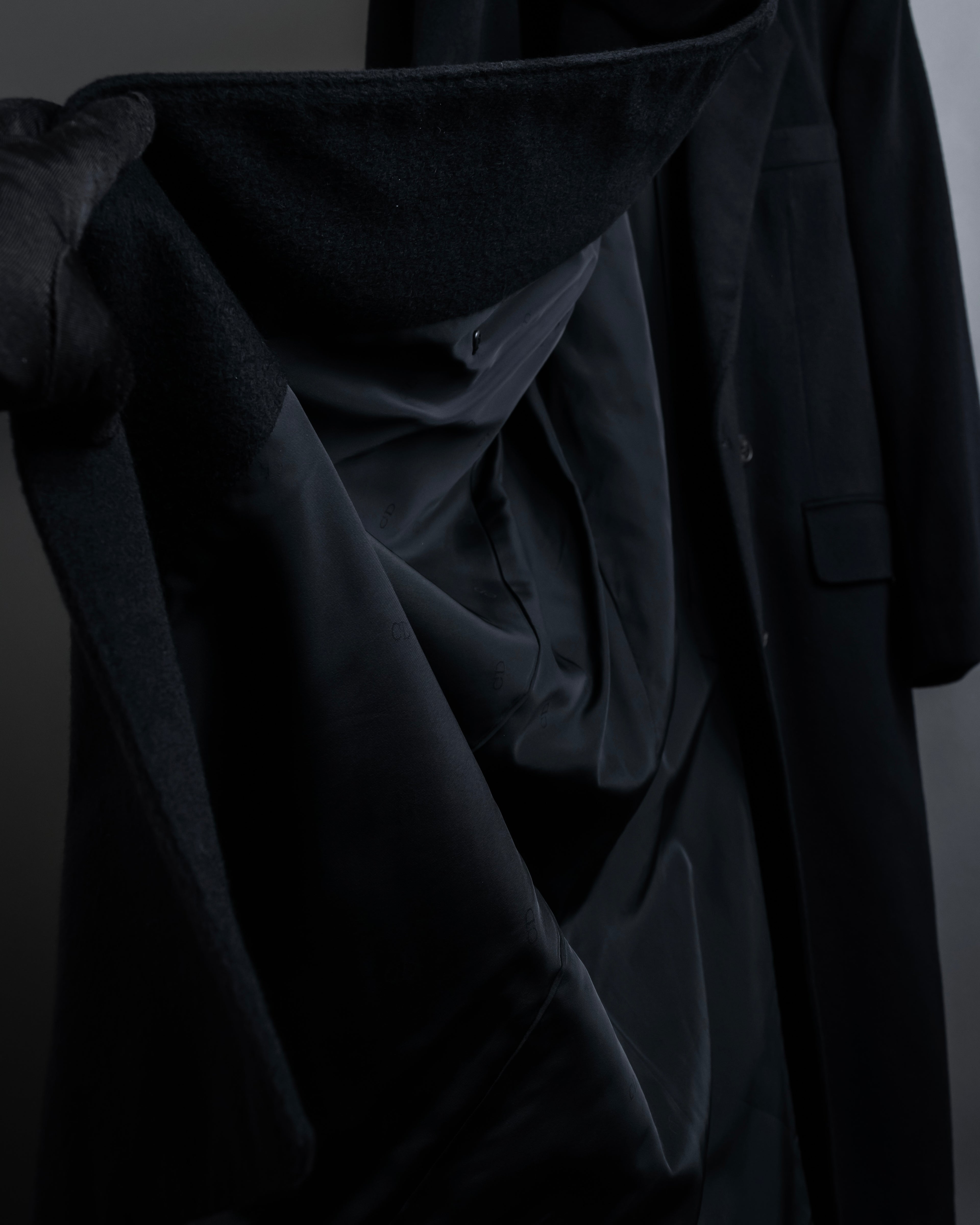 "CHRISTIAN DIOR MONSIEUR" 
Oversized double-breasted chester coat