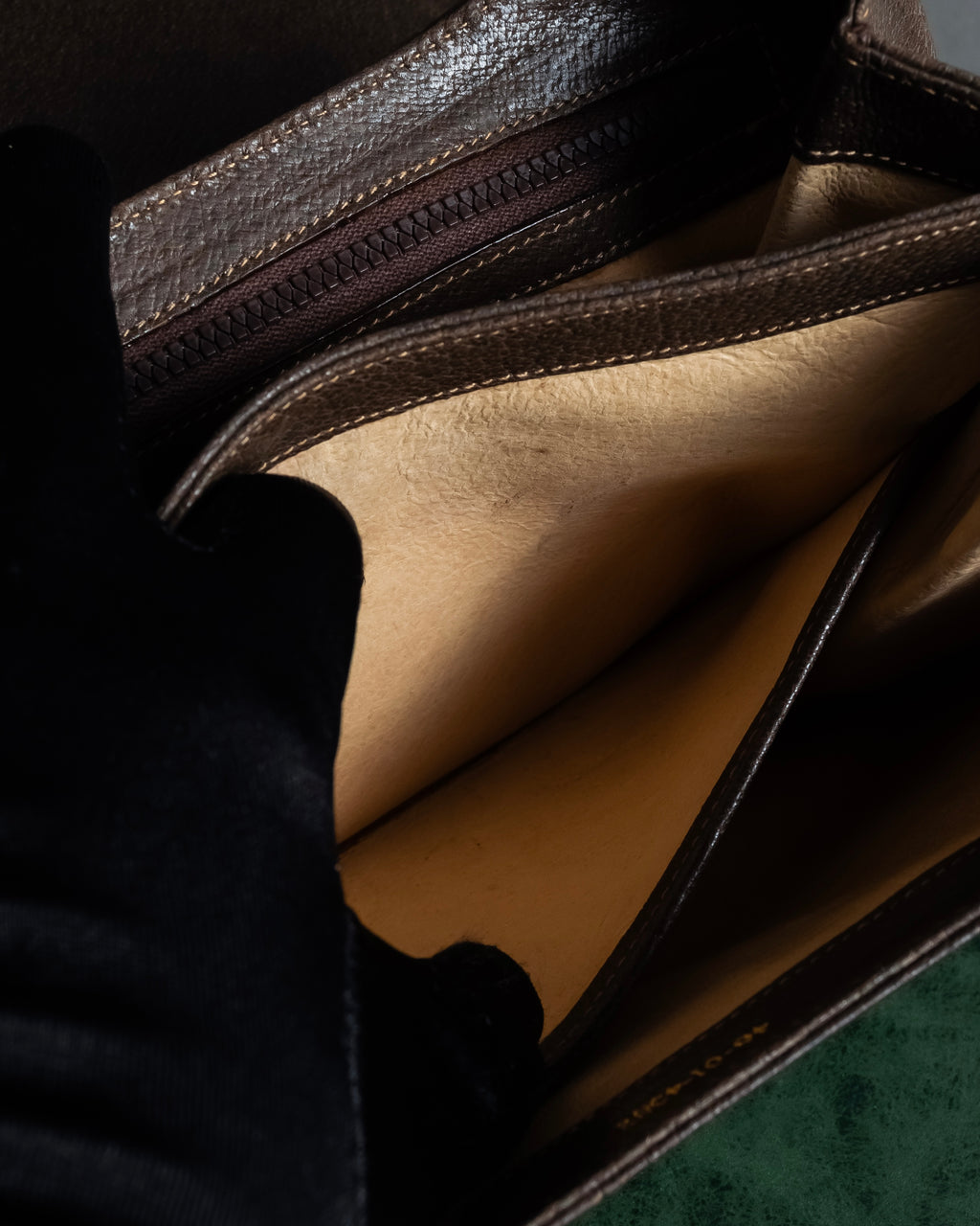 "GUCCI" Bar-shaped fastener design leather shoulder bag