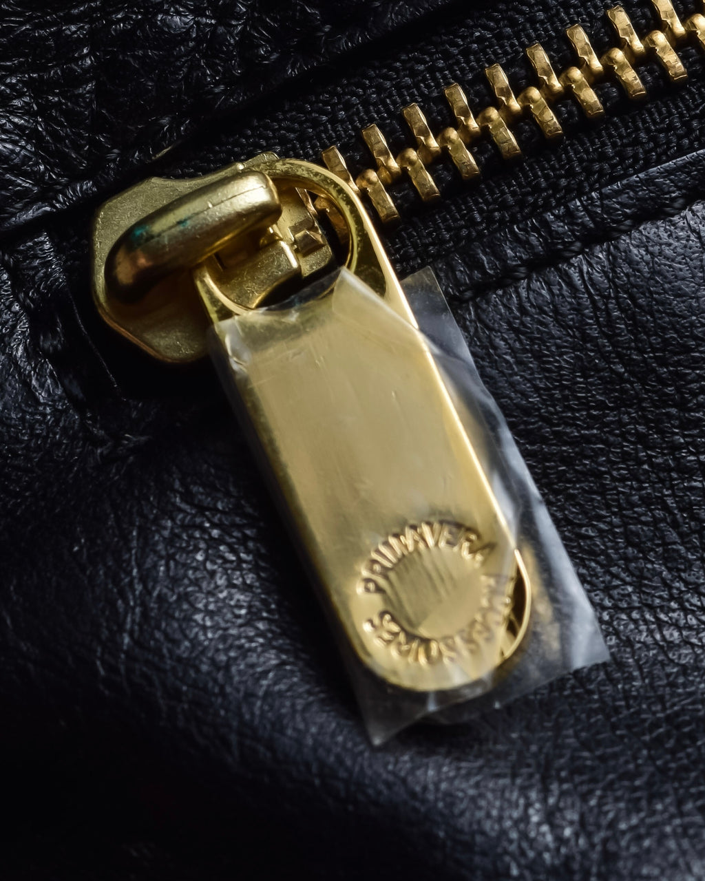 "ADMJ" Gold clasp grain leather shoulder bag