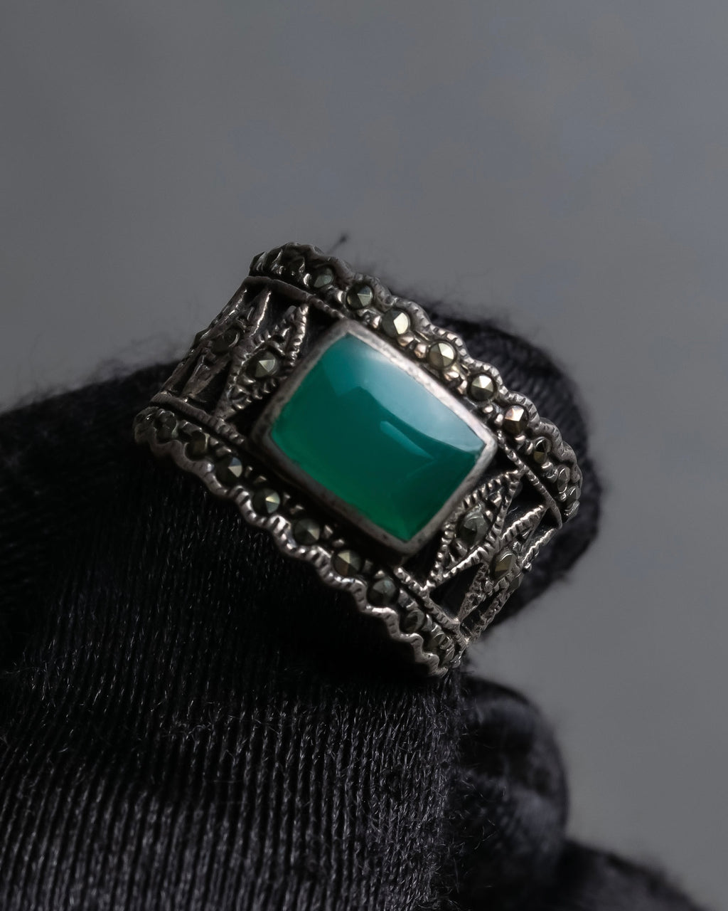 "Vintage green stone top silver ring"