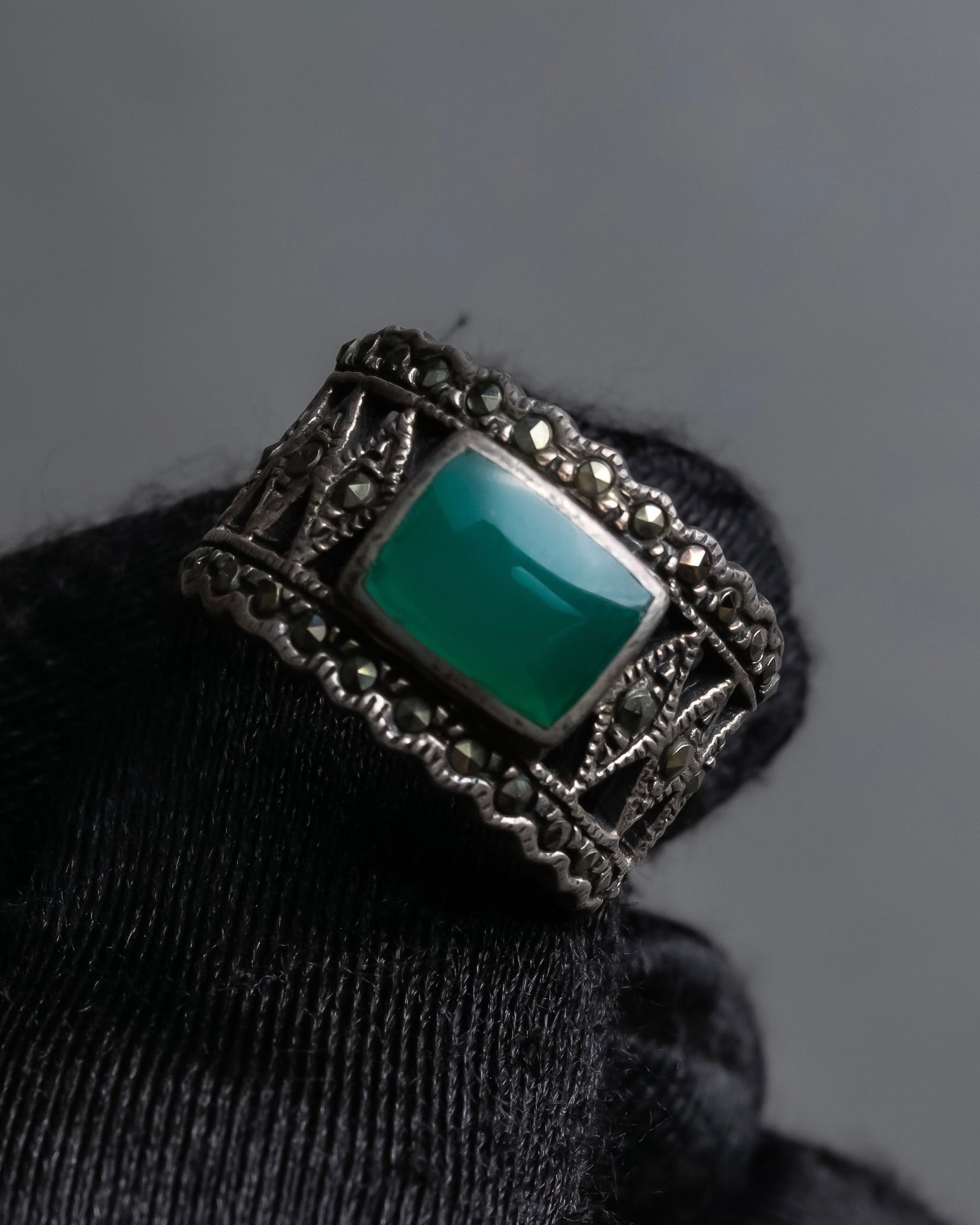 "Vintage green stone top silver ring"