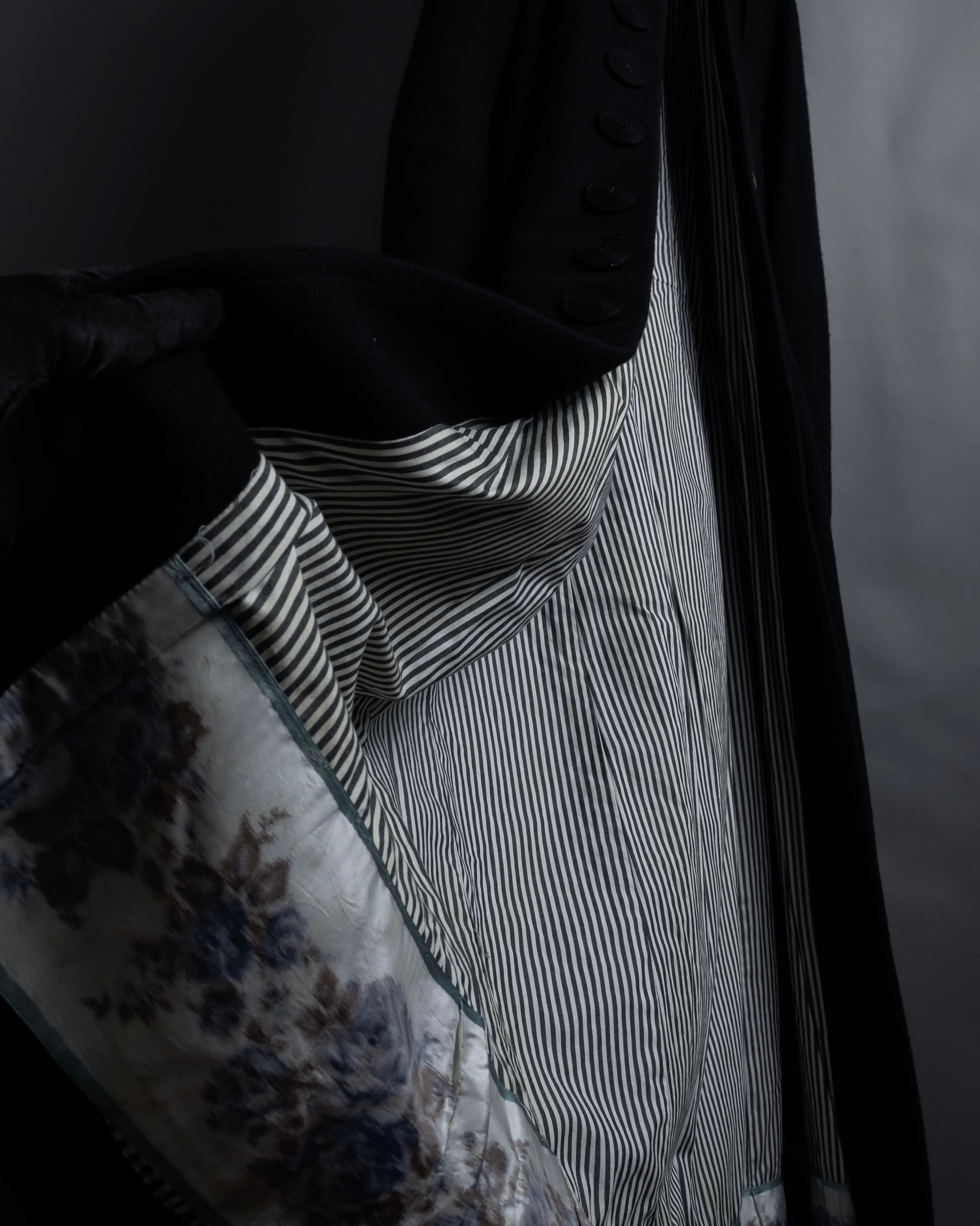 "Marc Jacobs" A soft flowing flared silhouette long coat