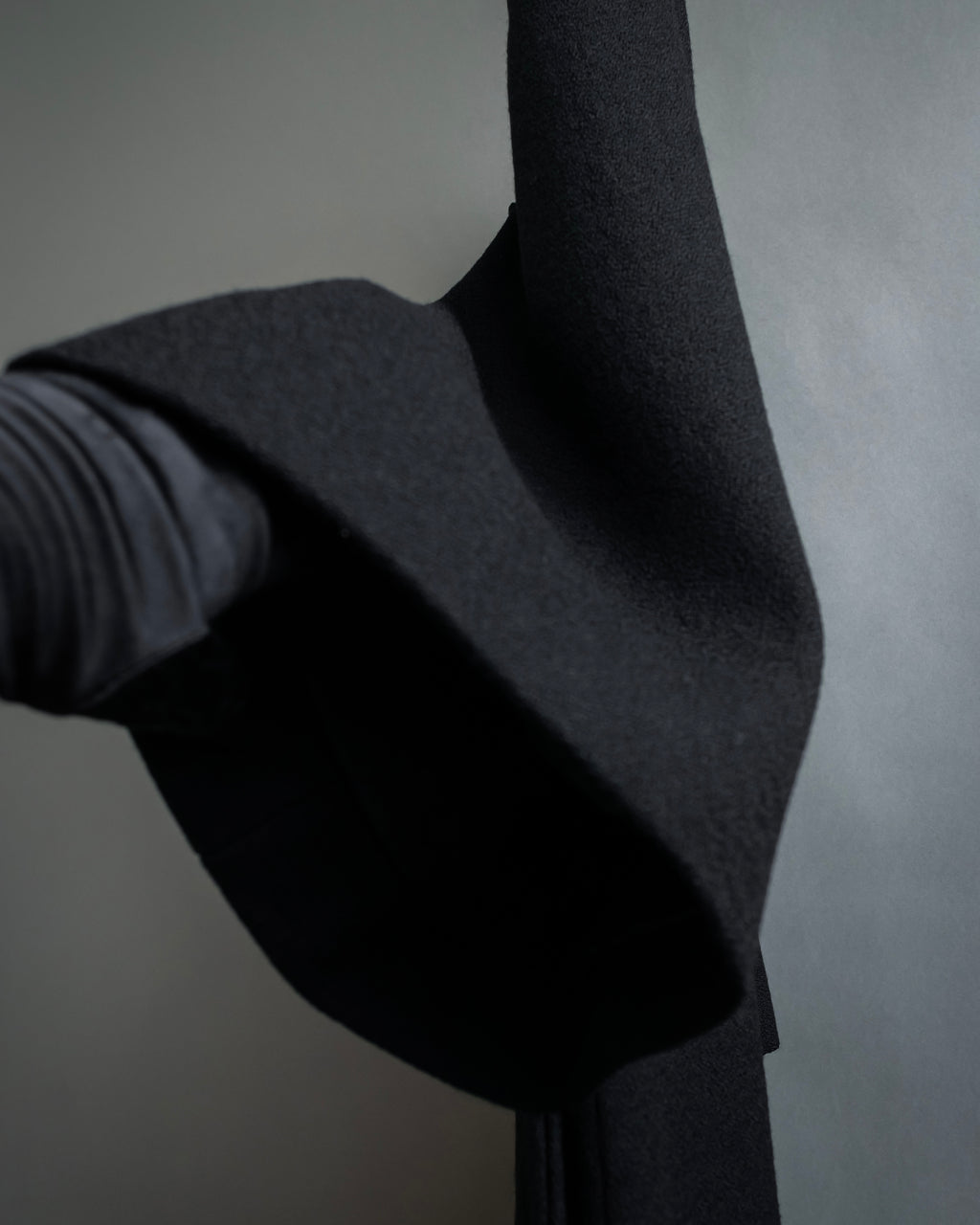 "GUCCI" Tom Ford period round neck flying squirrel long coat