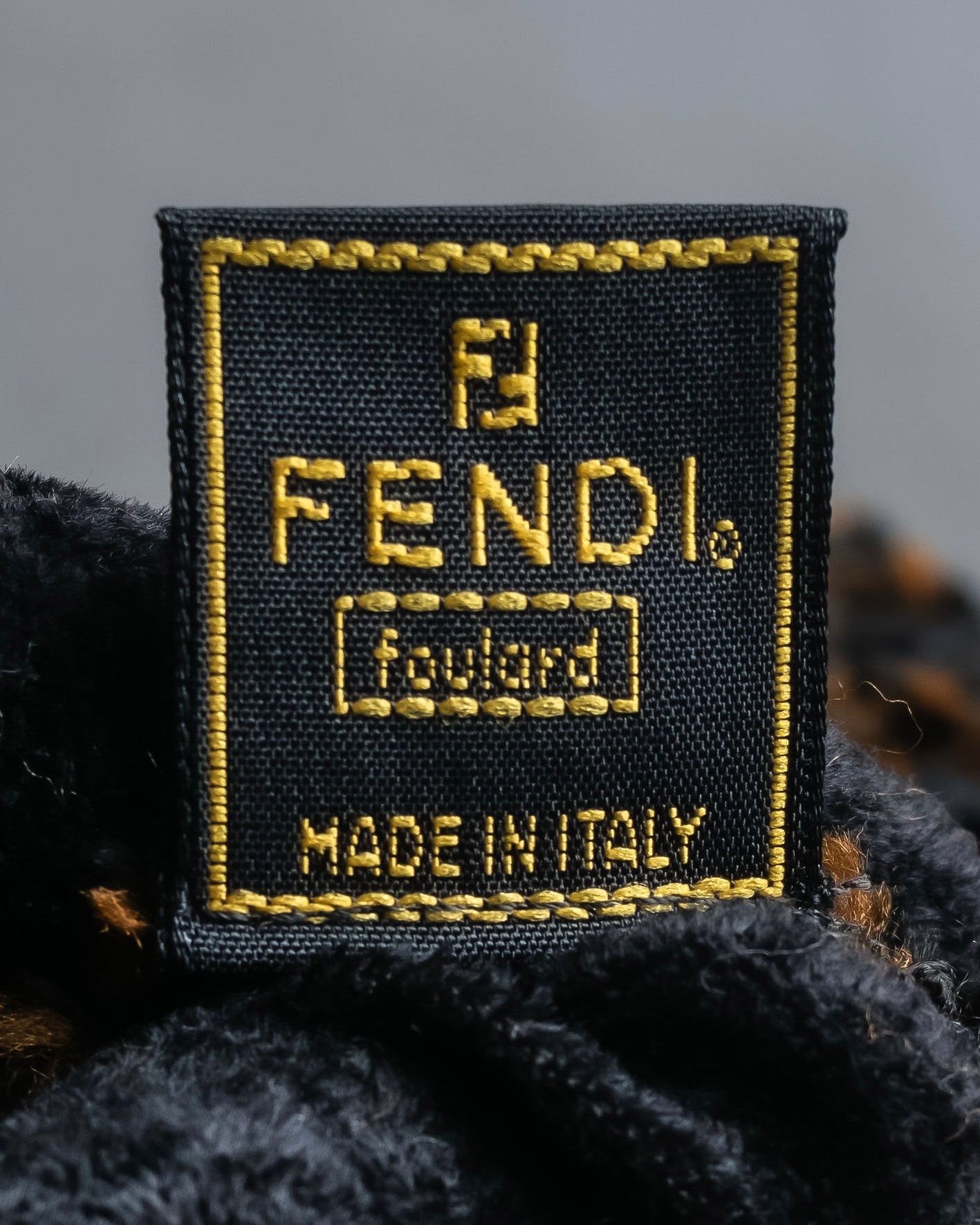 "FENDI" Boucle yarn material leather button design muffler