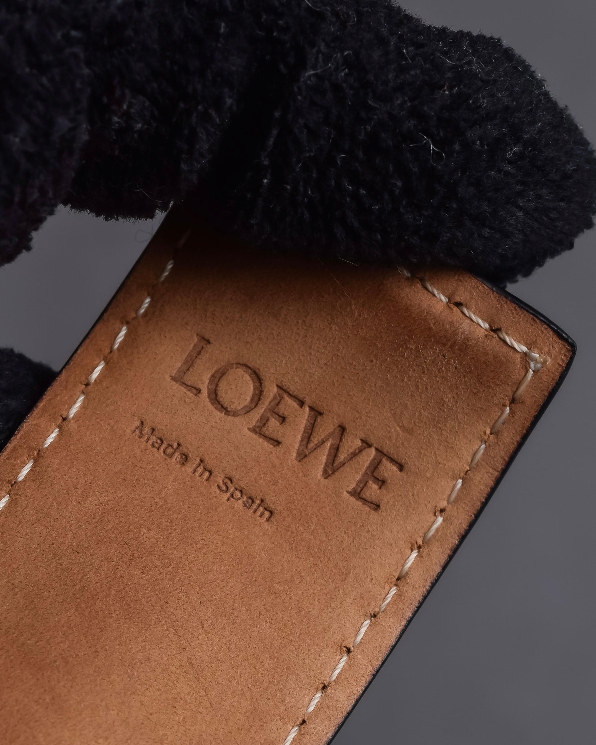 "LOEWE" Anagram logo engraved leather bracelet