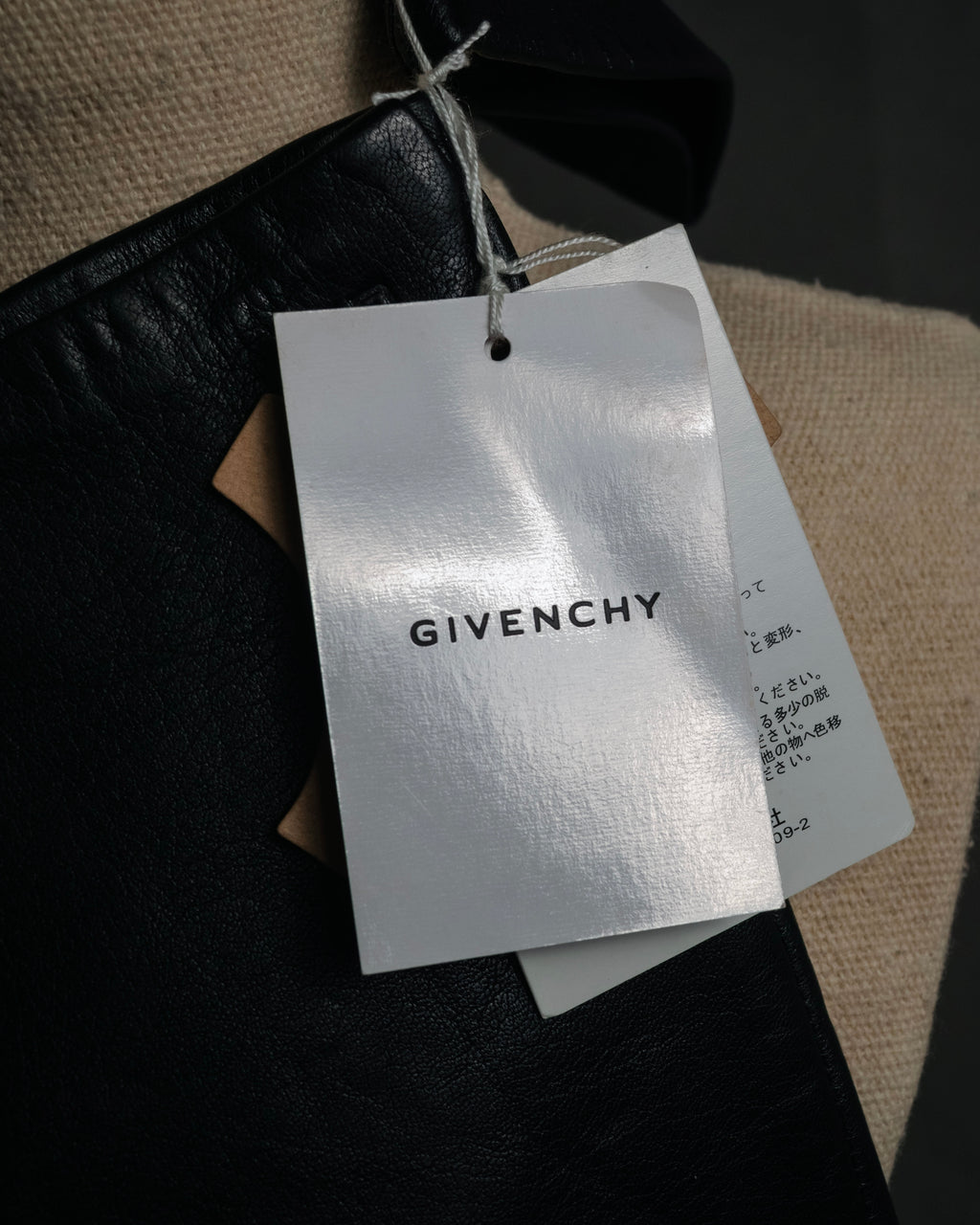 “GIVENCHY” 2010’s 4G embossed long leather gloves