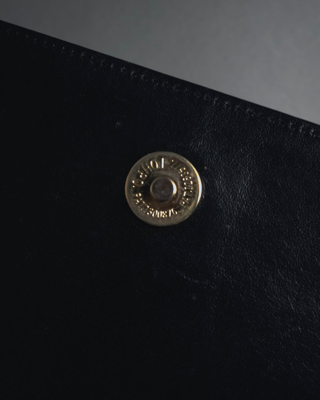 -SPECIAL- "VALENTINO GARAVANI" 90’s-00’s V corner hardware leather top handle bag