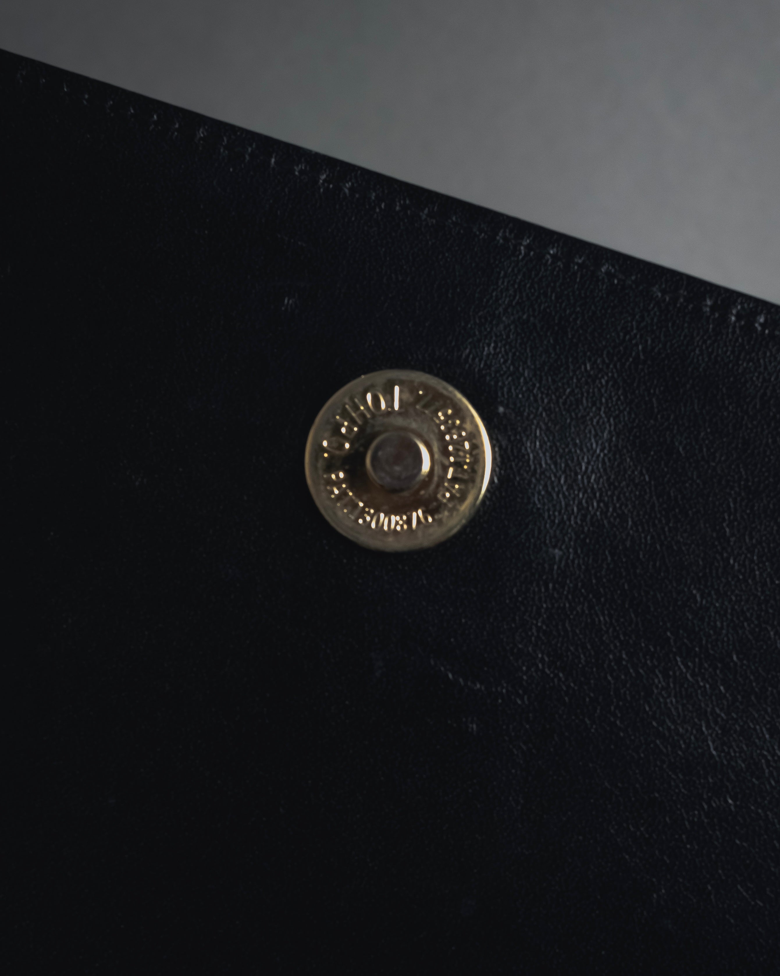 -SPECIAL- "VALENTINO GARAVANI" 90’s-00’s V corner hardware leather top handle bag