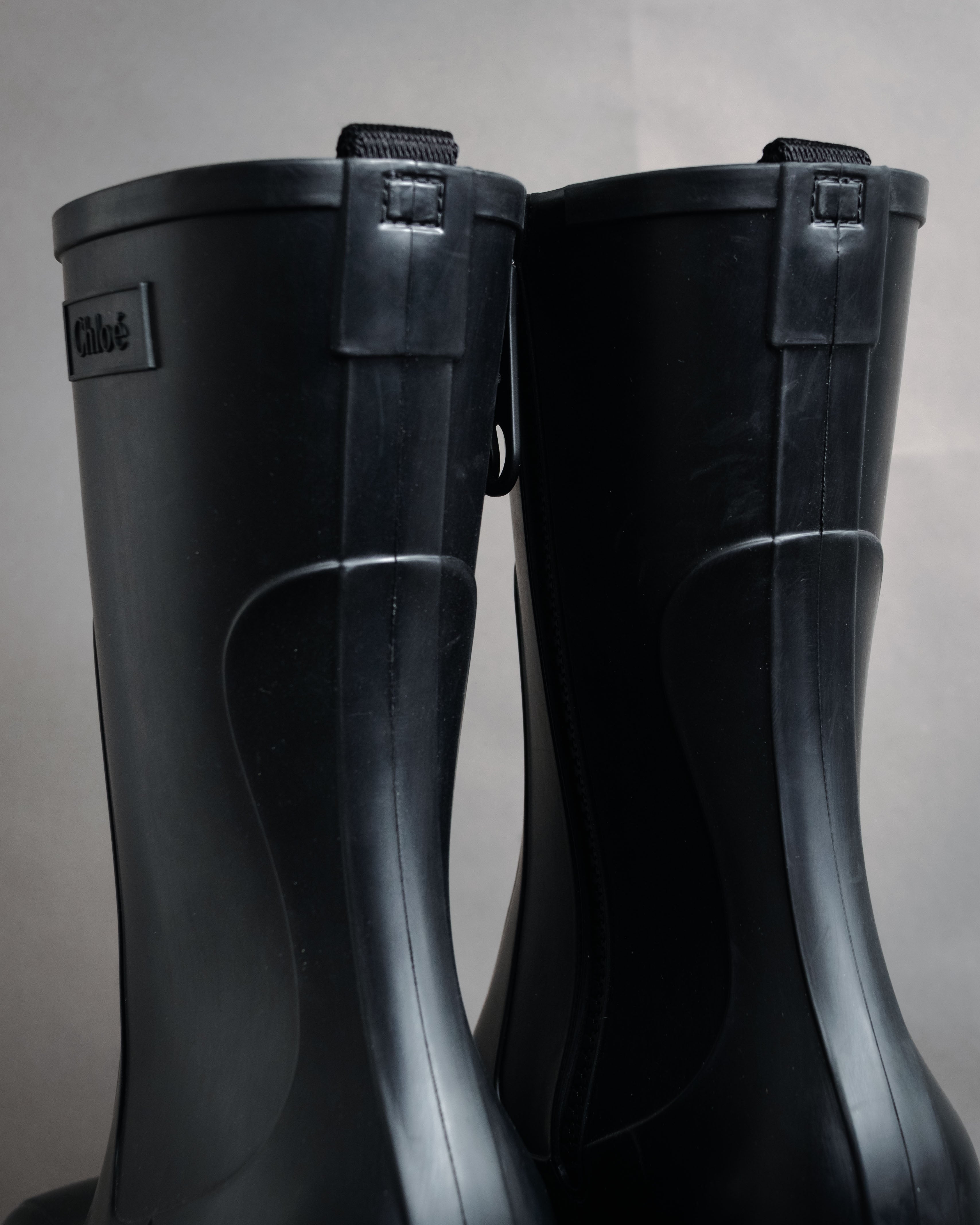 “Chloé” 2020’s Sculptural shark sole rain boots