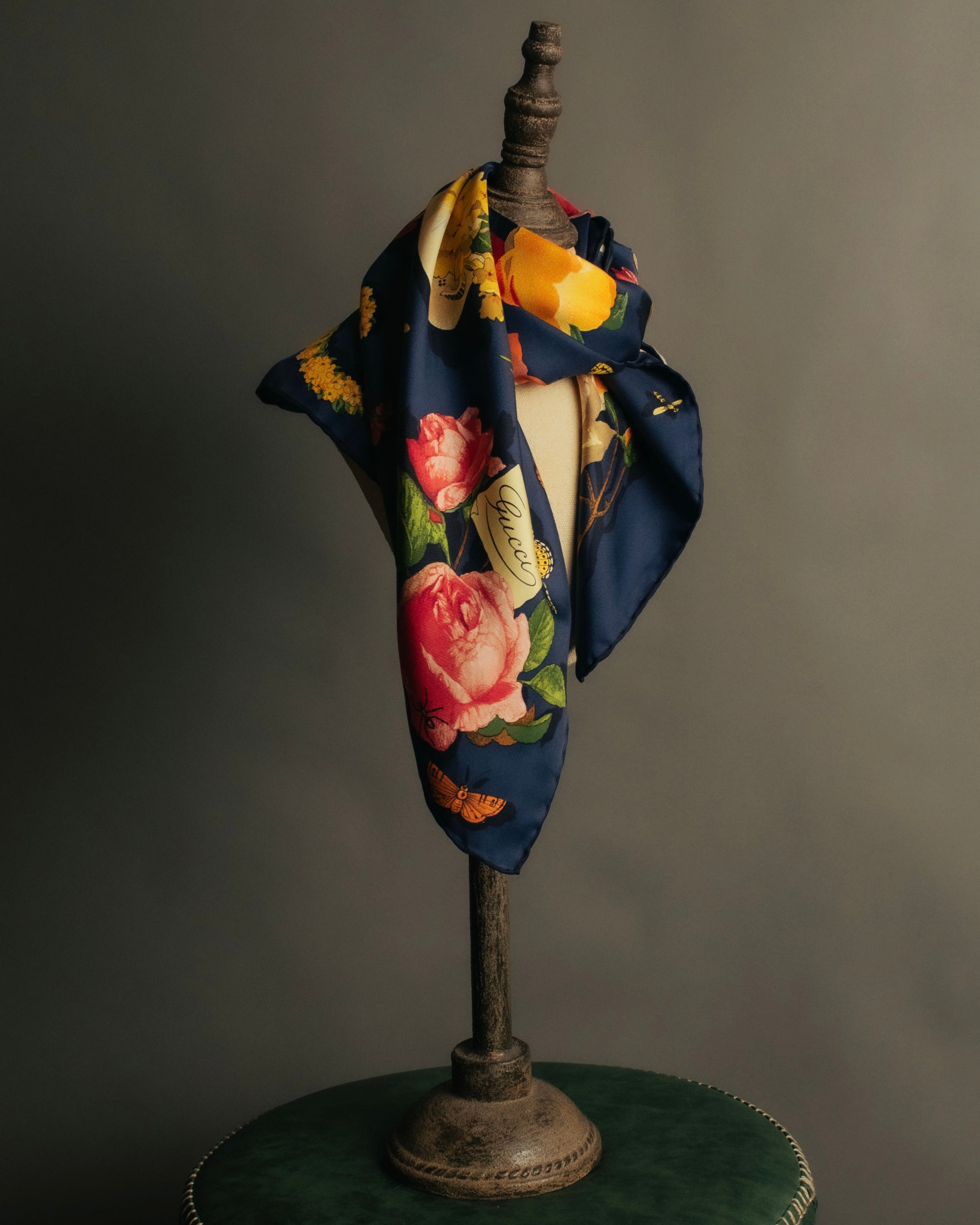 GUCCI★トムフォード期★花柄 スカーフ★フローラ★一輪花★絹★VINTAGE GUCCI” 90's-00's Flora logo silk scarf – MOOD