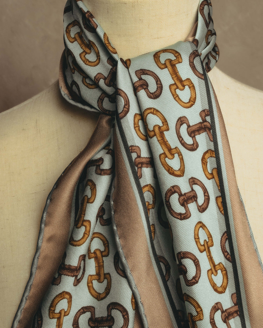 "GUCCI" 80's-90's Horsebit print square silk scarf