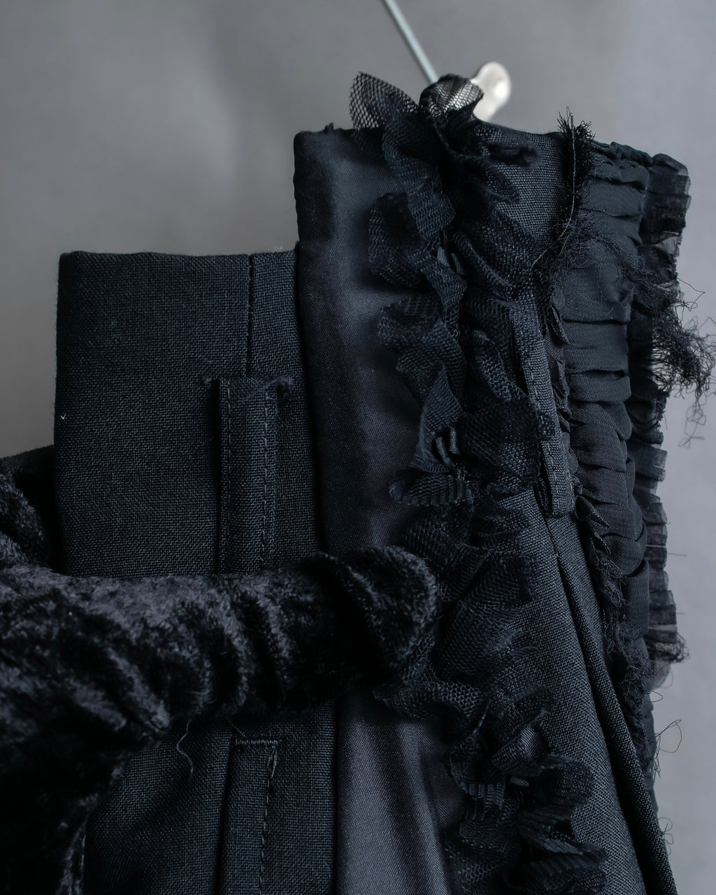 "COMME des GARCONS" Ruffle & tulle asymmetrical docking sarouel slacks