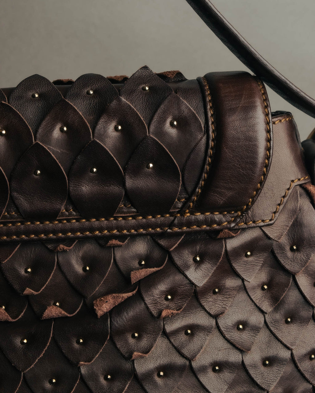 -SPECIAL- “Salvatore Ferragamo” 00’s-10’s Leather scale appliqué gancini shoulder bag