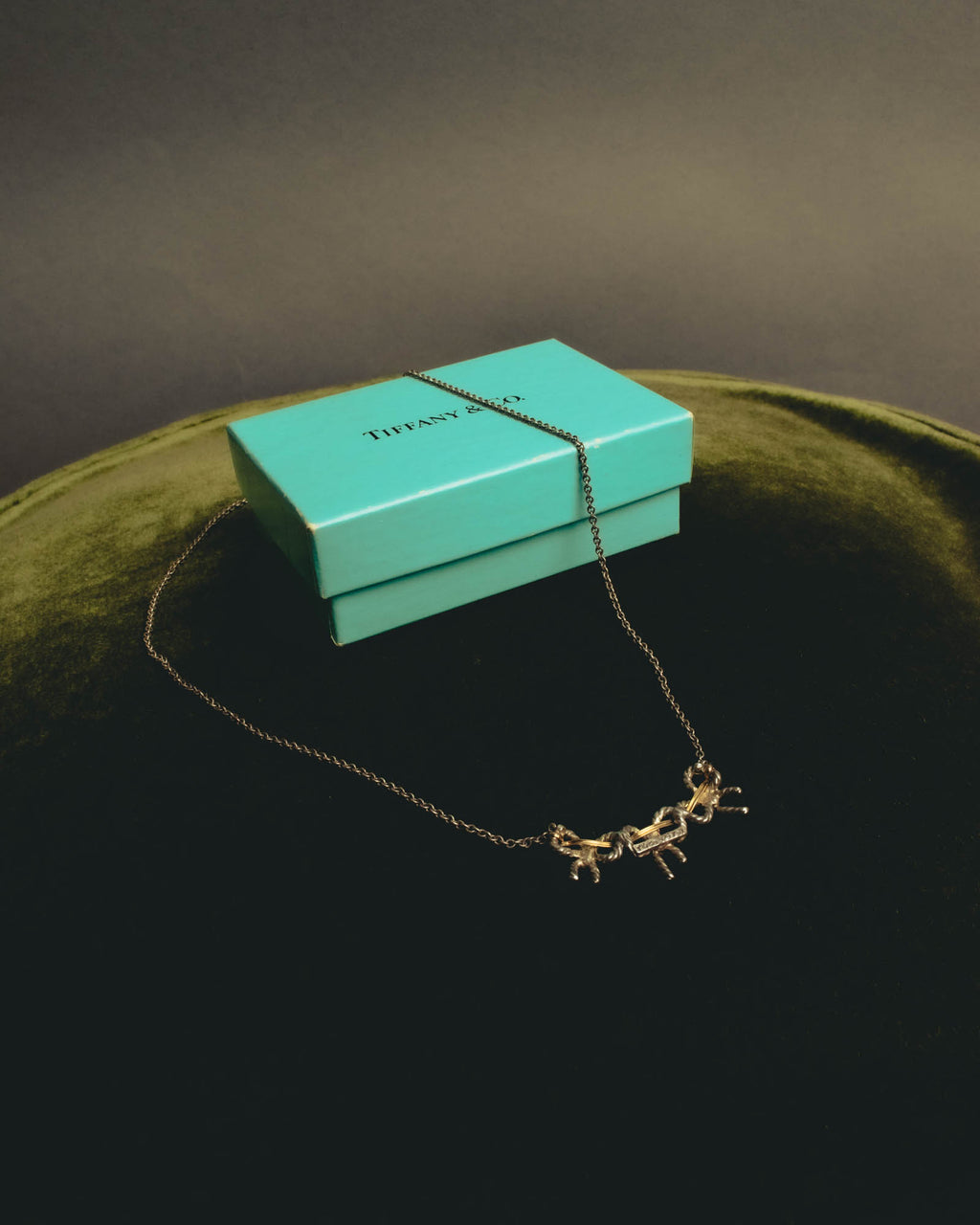 "Tiffany & Co." 80's-90's Sculptural triple bow necklace