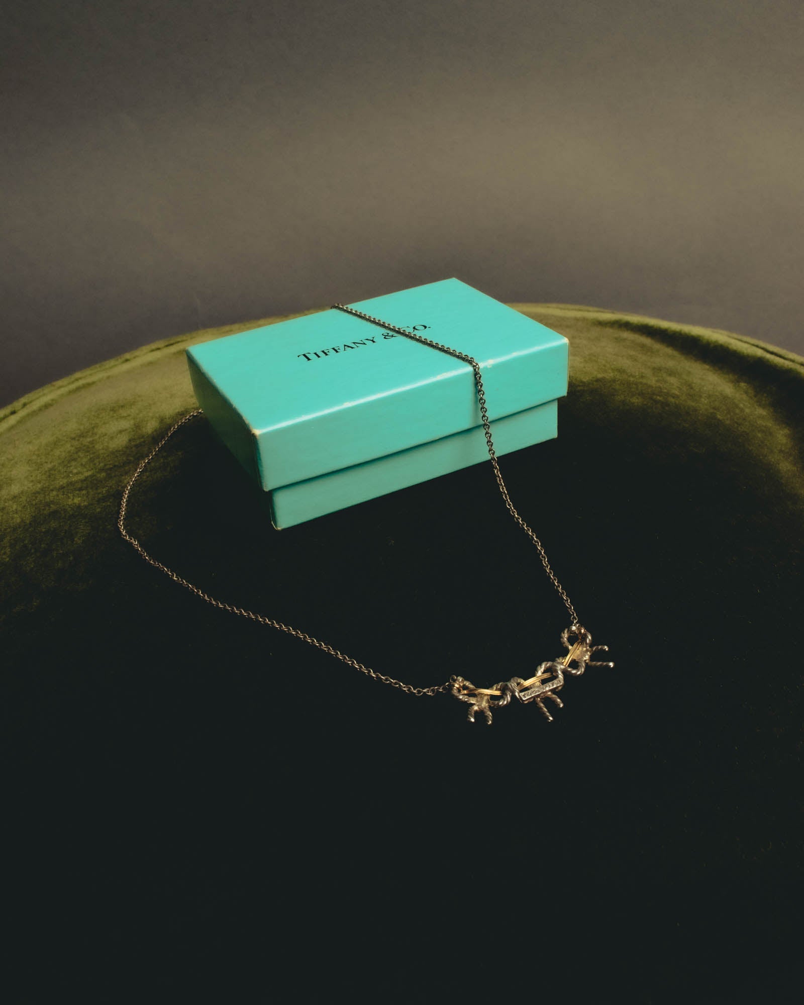 "Tiffany & Co." 80's-90's Sculptural triple bow necklace