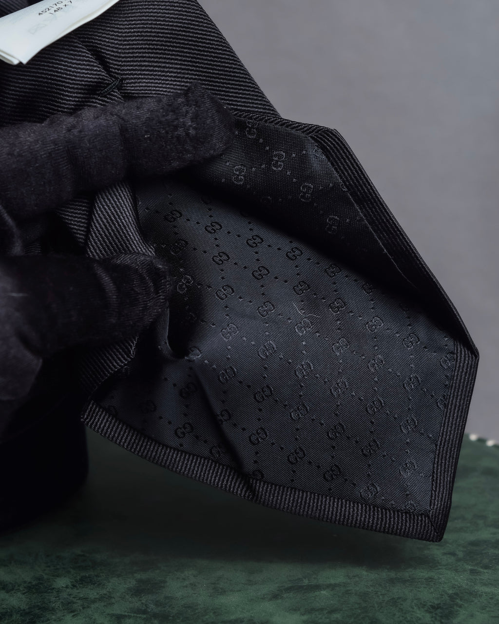 "GUCCI" Michele period tiger embroidery silk necktie