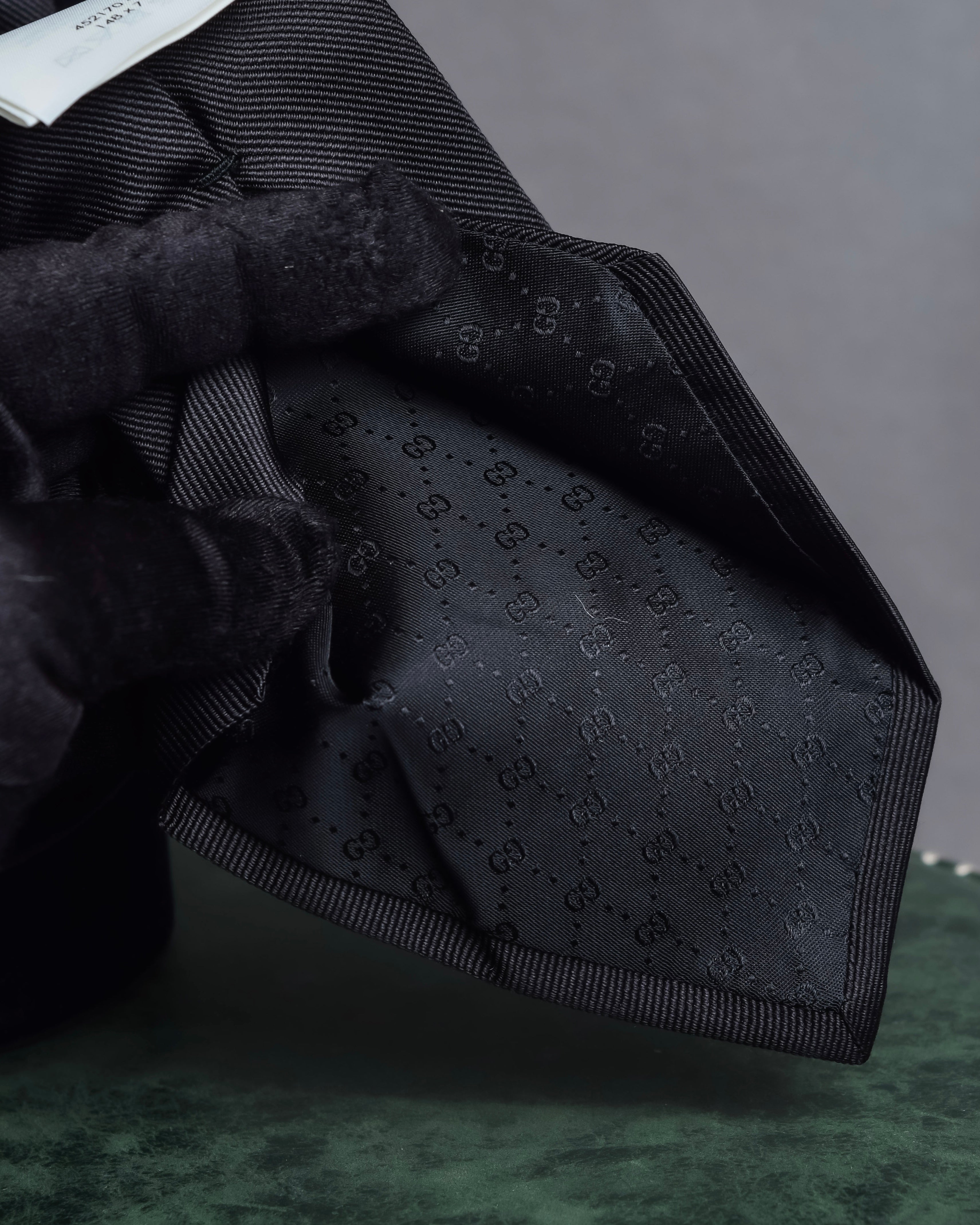 "GUCCI" Michele period tiger embroidery silk necktie