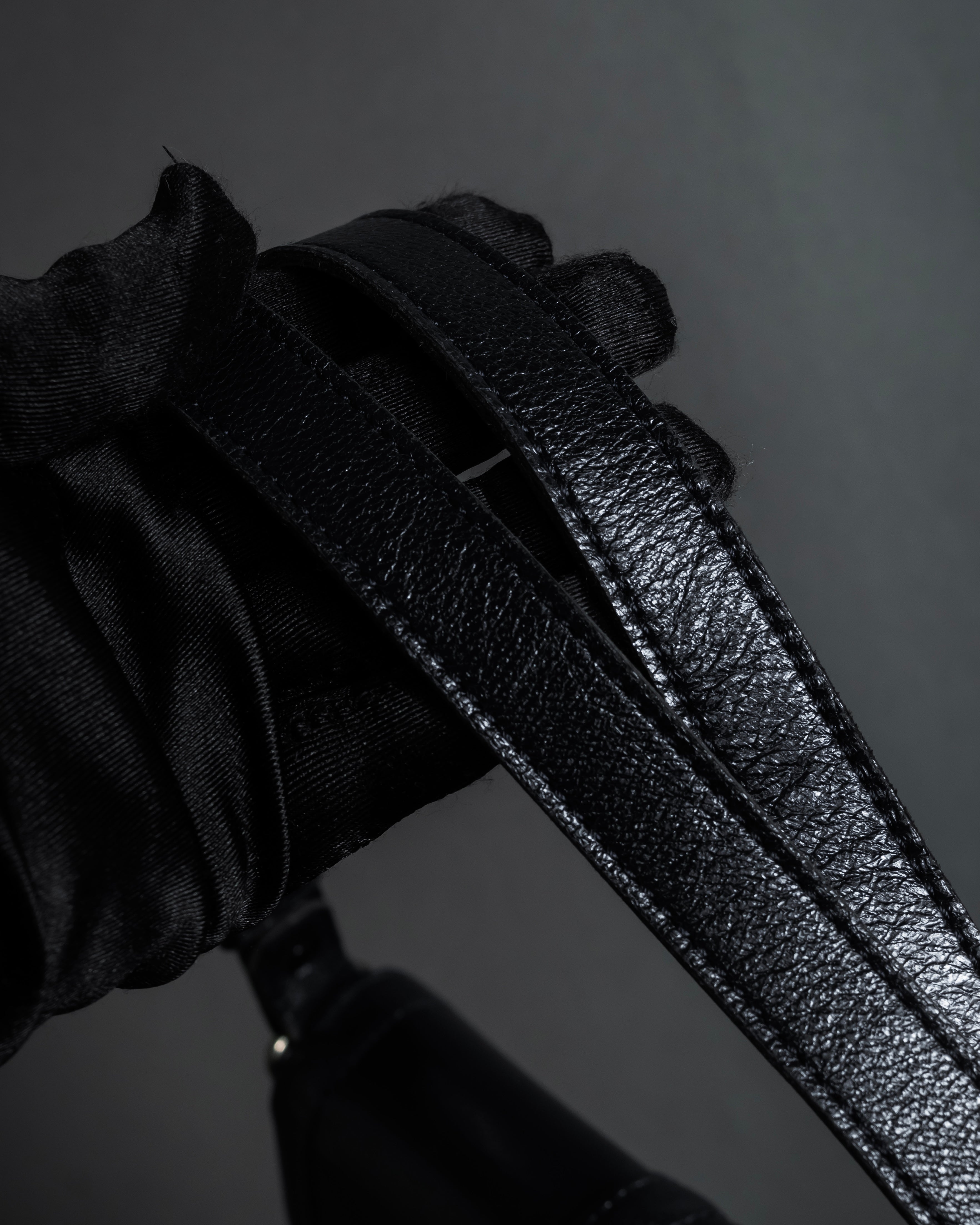 "YVES SAINT LAURENT" Straight ridge design square forum leather bag