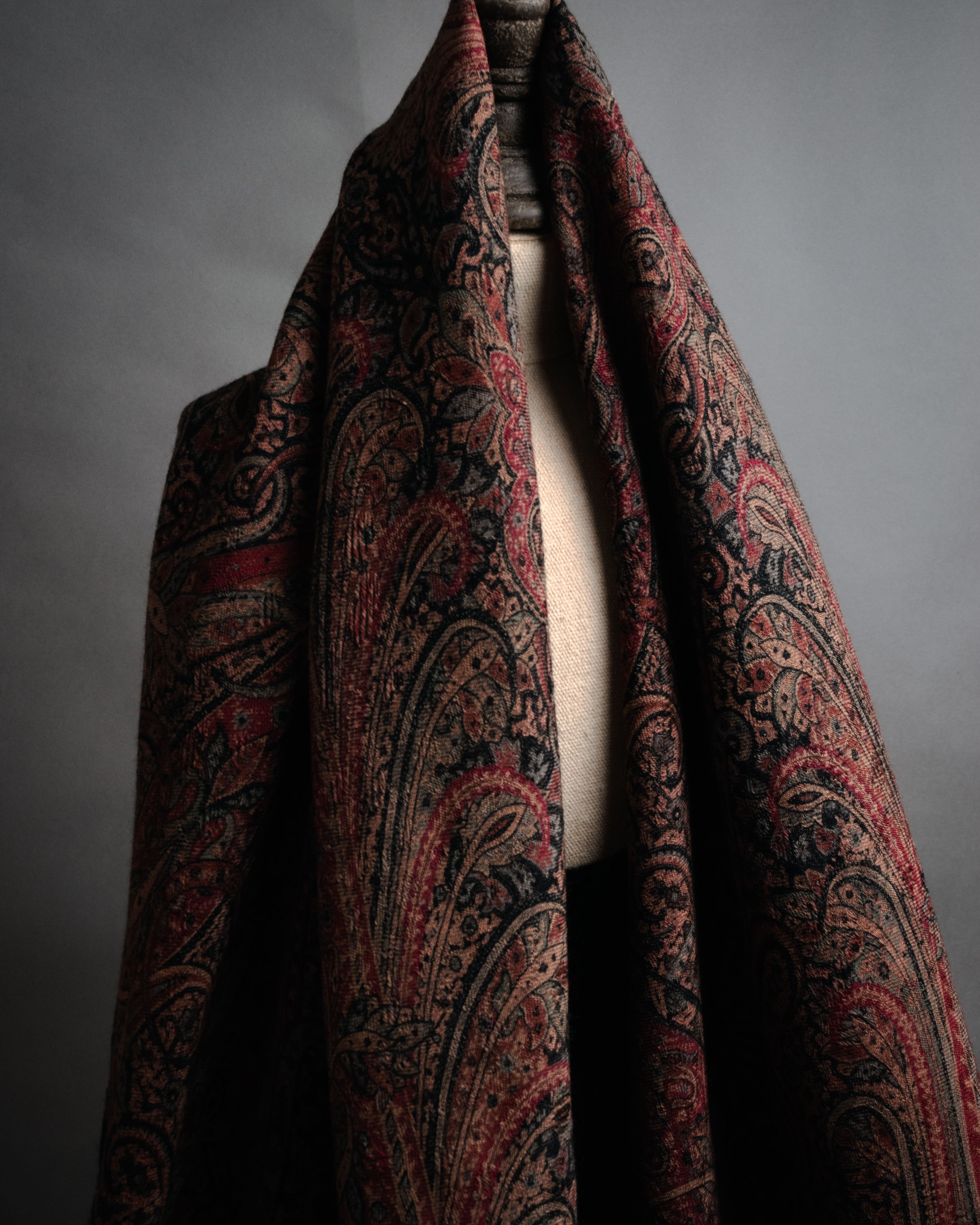 “Yves Saint Laurent” 1985-1995 Paisley framed scarf