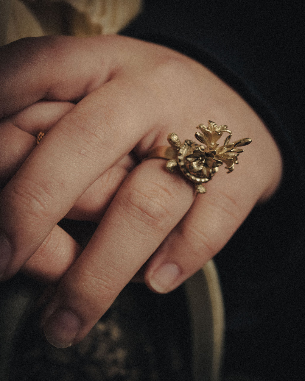“DIOR” 2010’s sculptural turtle floral motif ring