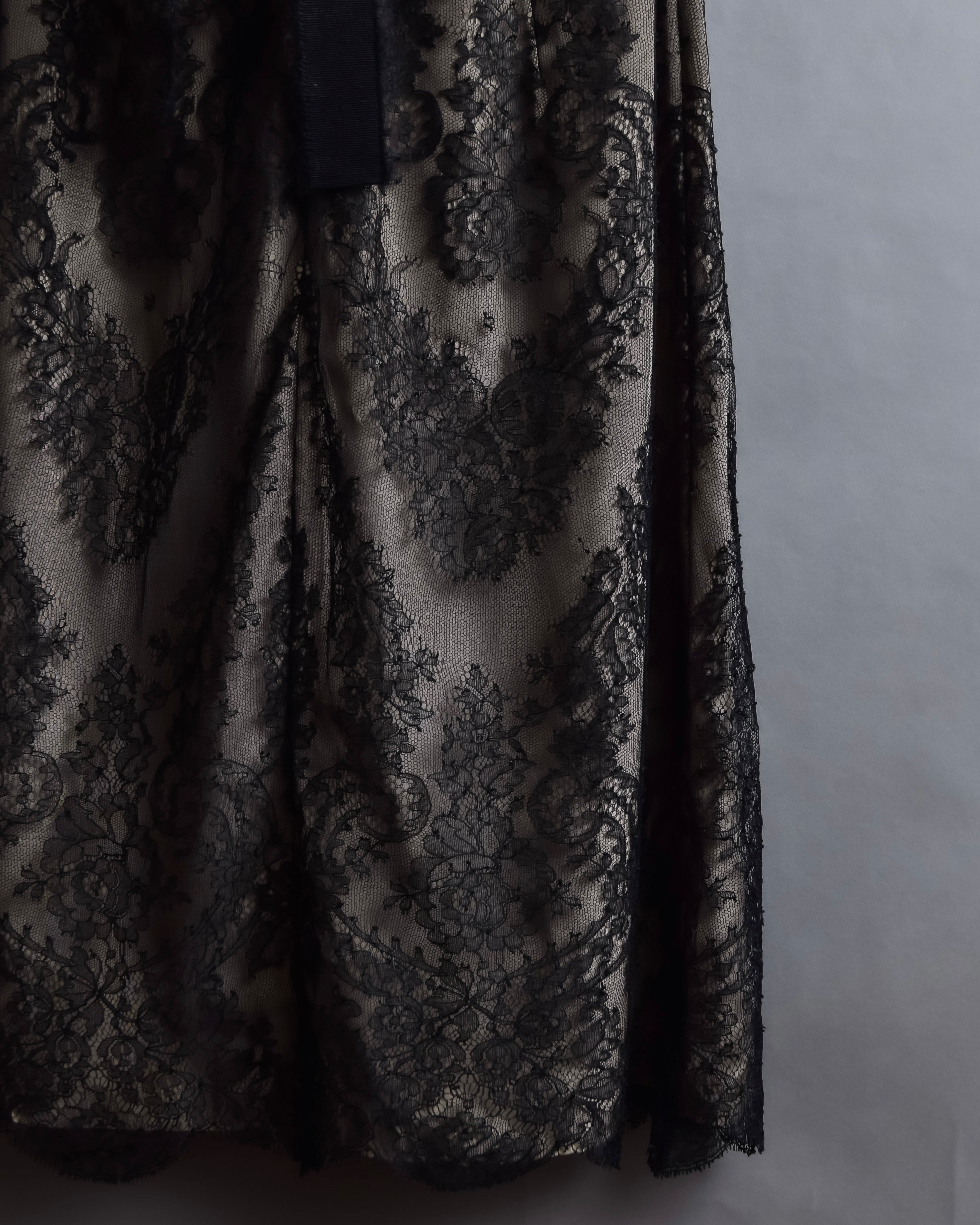 "VALENTINO" Lace layered ribbon design sleeveless dress