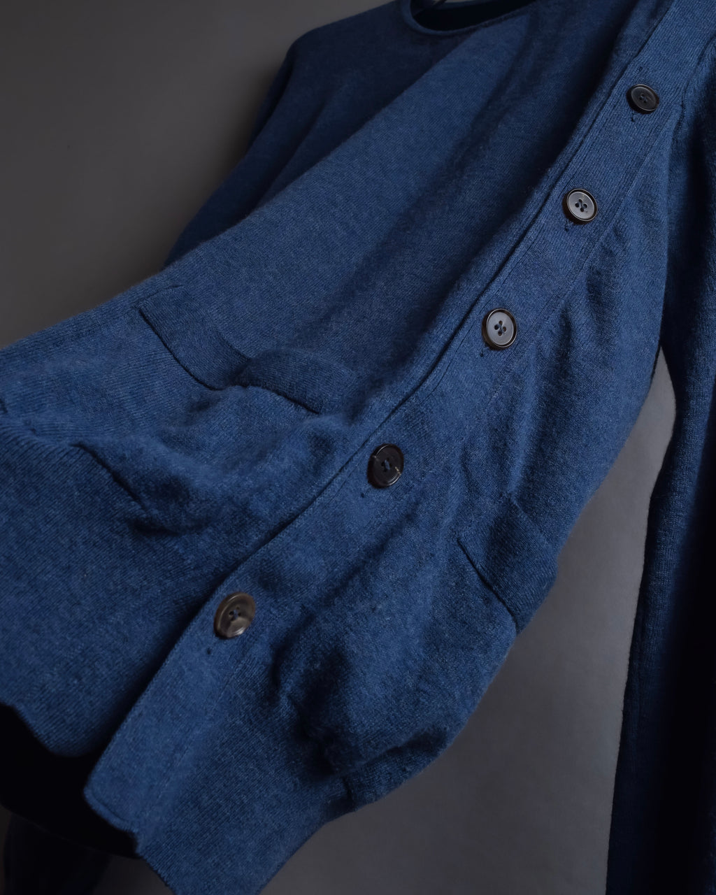 "MAISON MARGIELA" 17SS Asymmetric button line knit