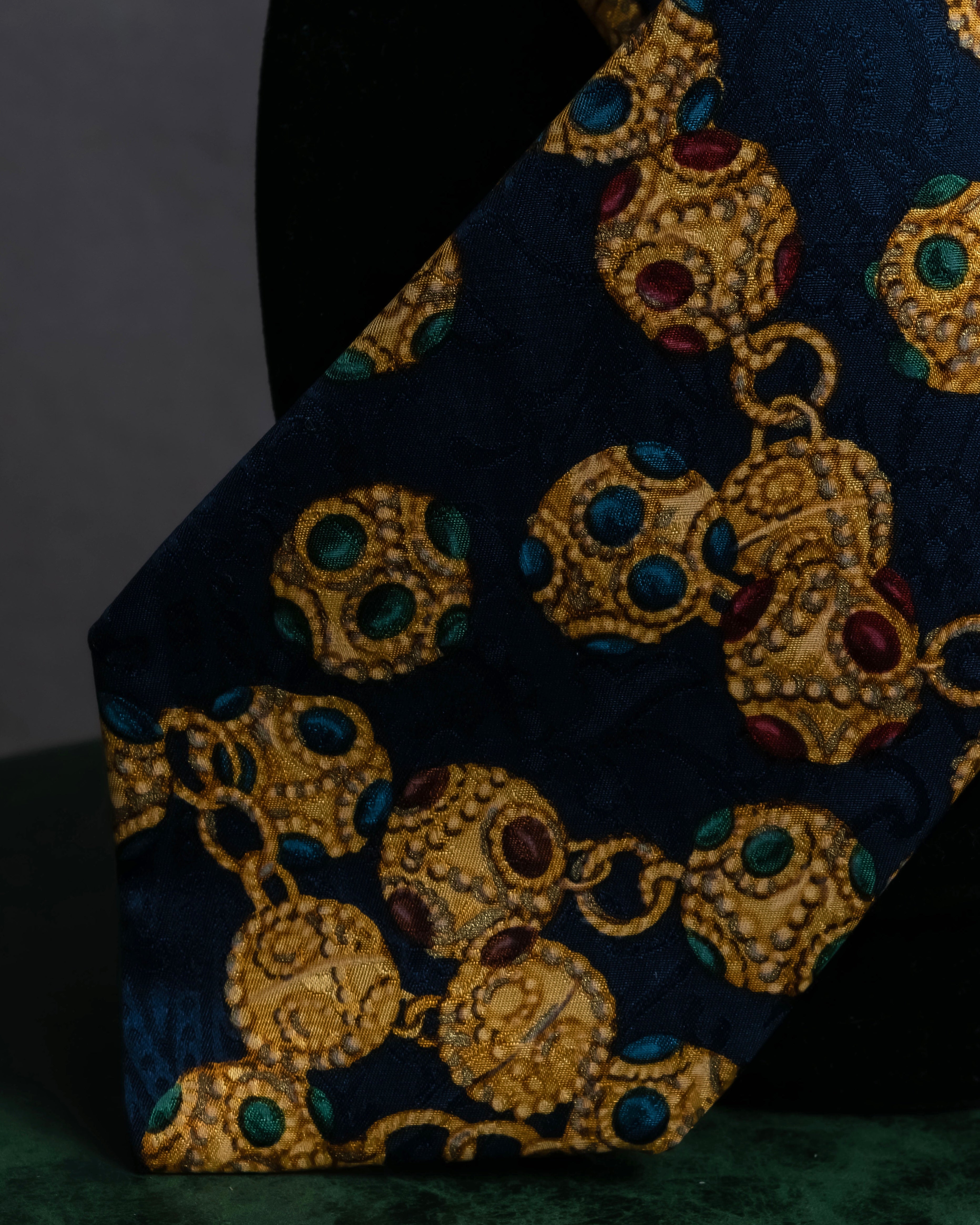 "CHANEL" Jewelry pattern silk necktie