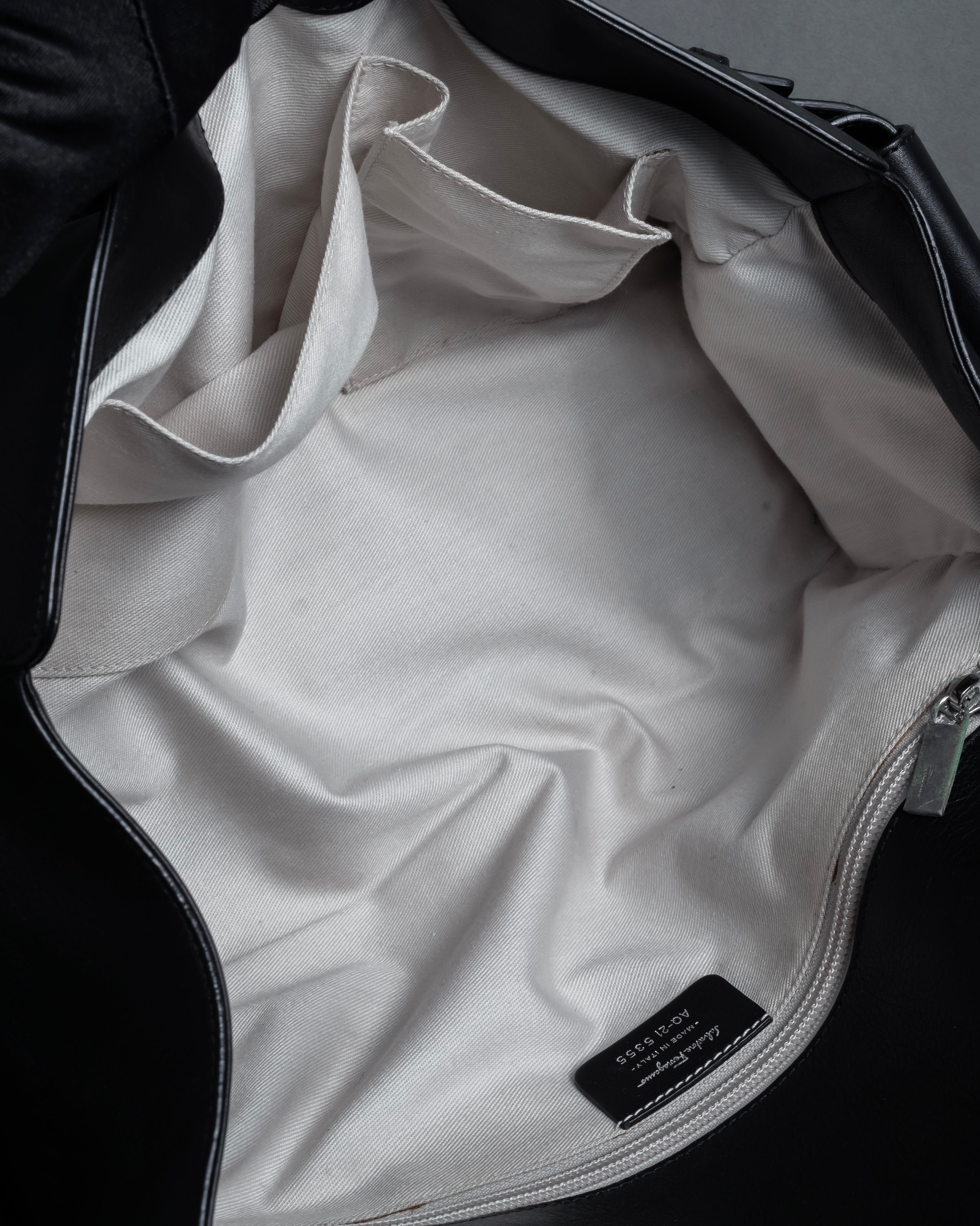 "Salvatore Ferragamo" Gancini motif design leather bowling bag