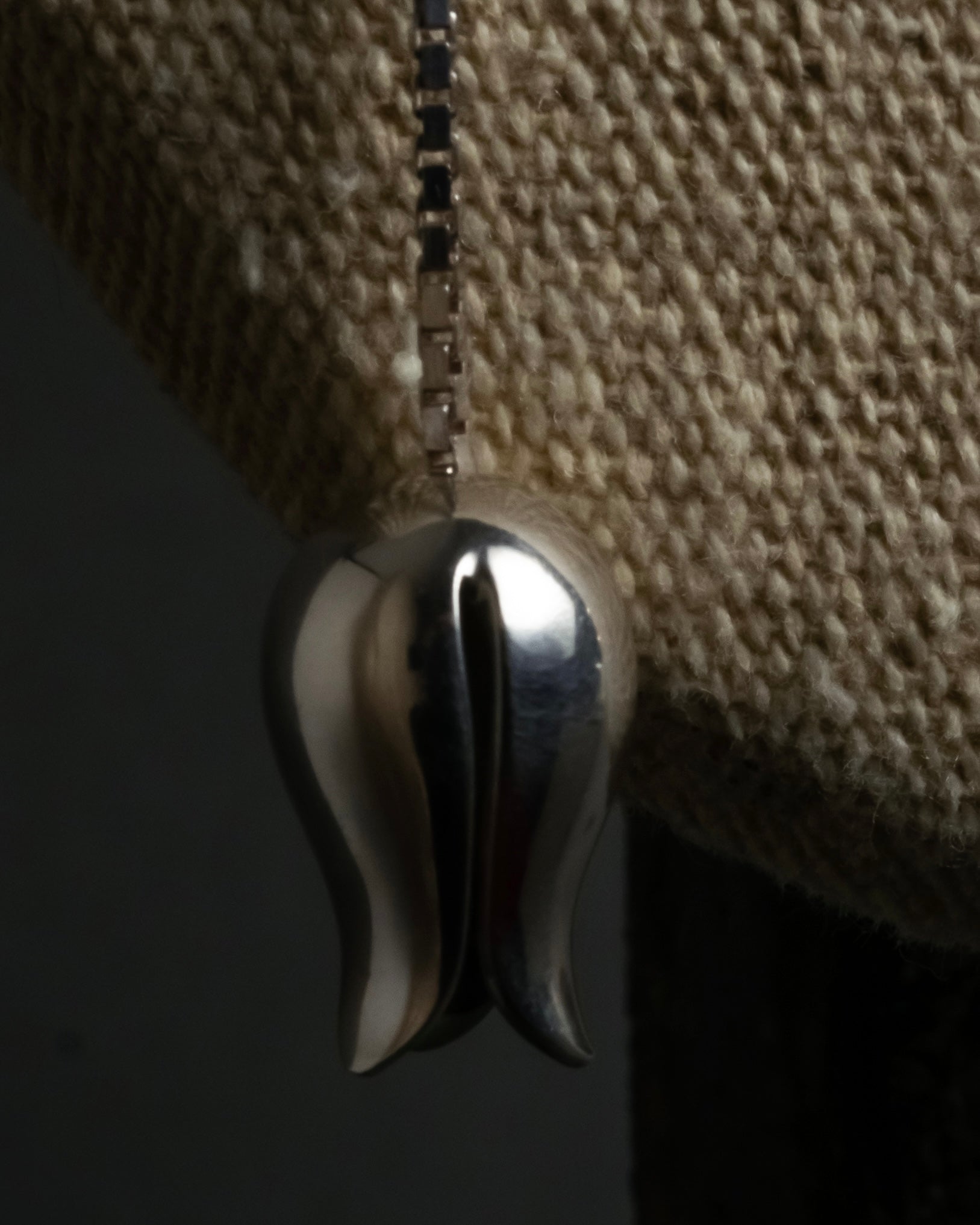 "JOAQUIN BERAO" Tulip motif lariat necklace