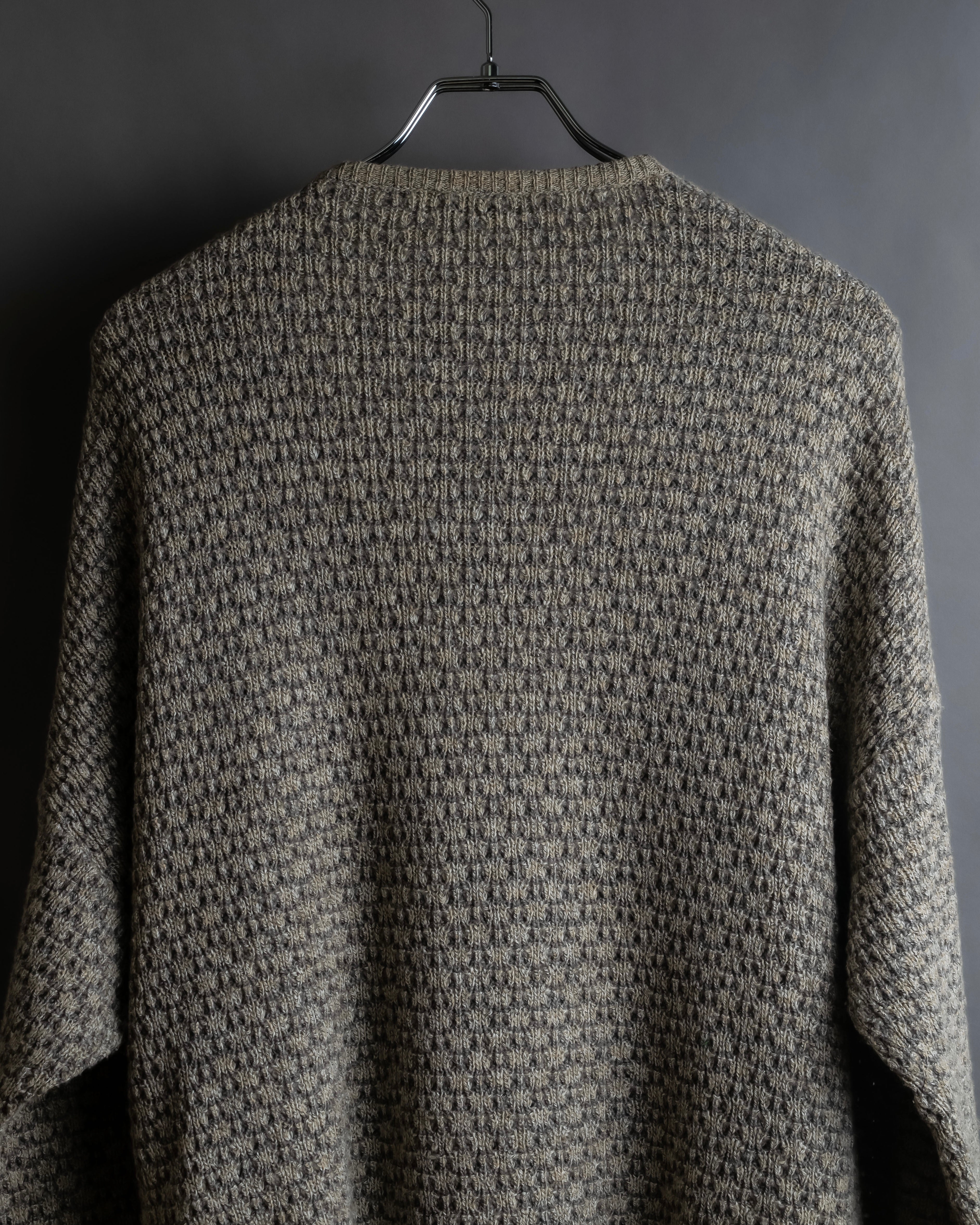 "Vintage geometric pattern V-neck knit"