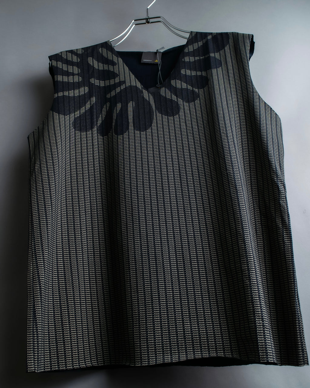 "FENDI" Logo print V-neck sleeveless top