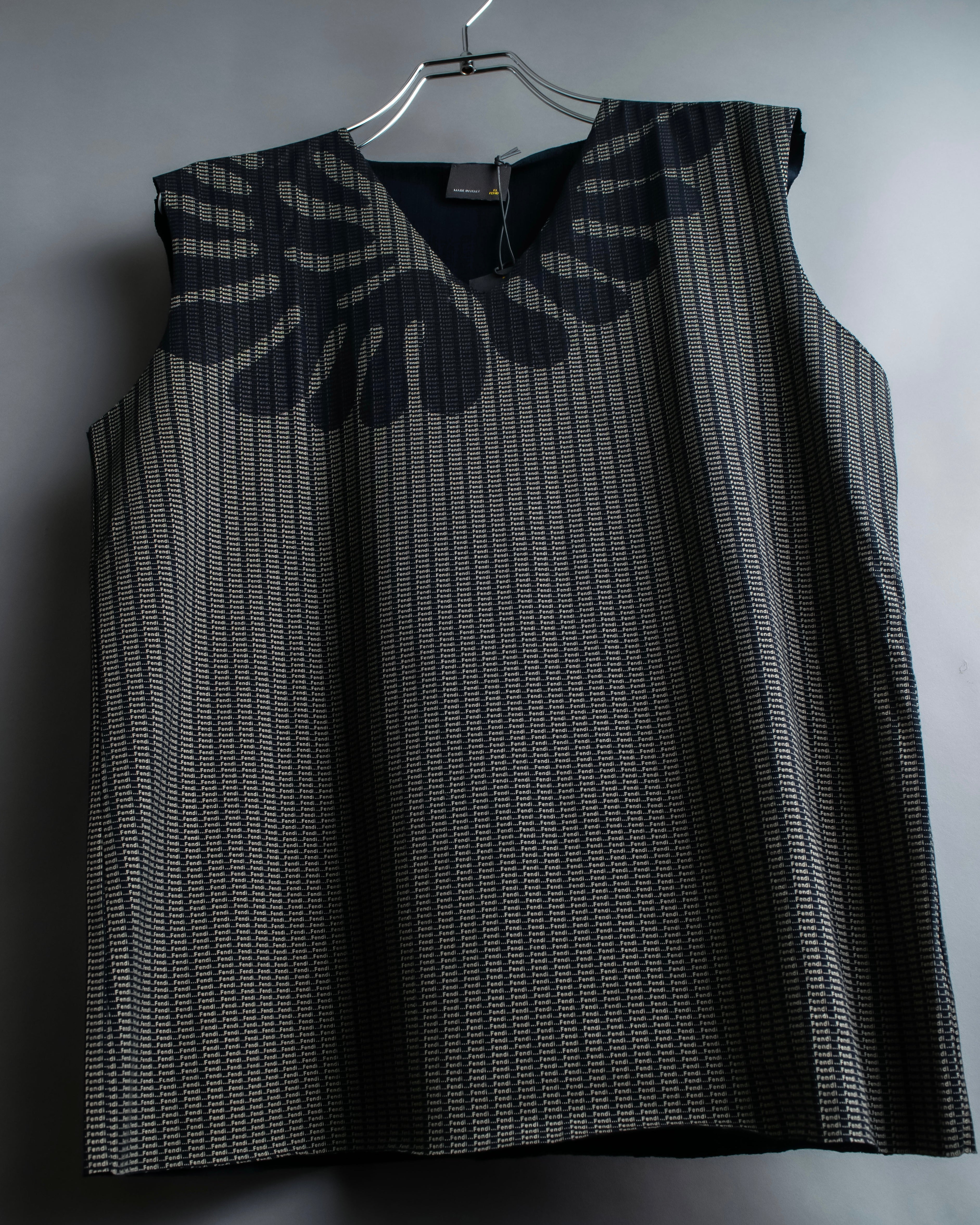 "FENDI" Logo print V-neck sleeveless top