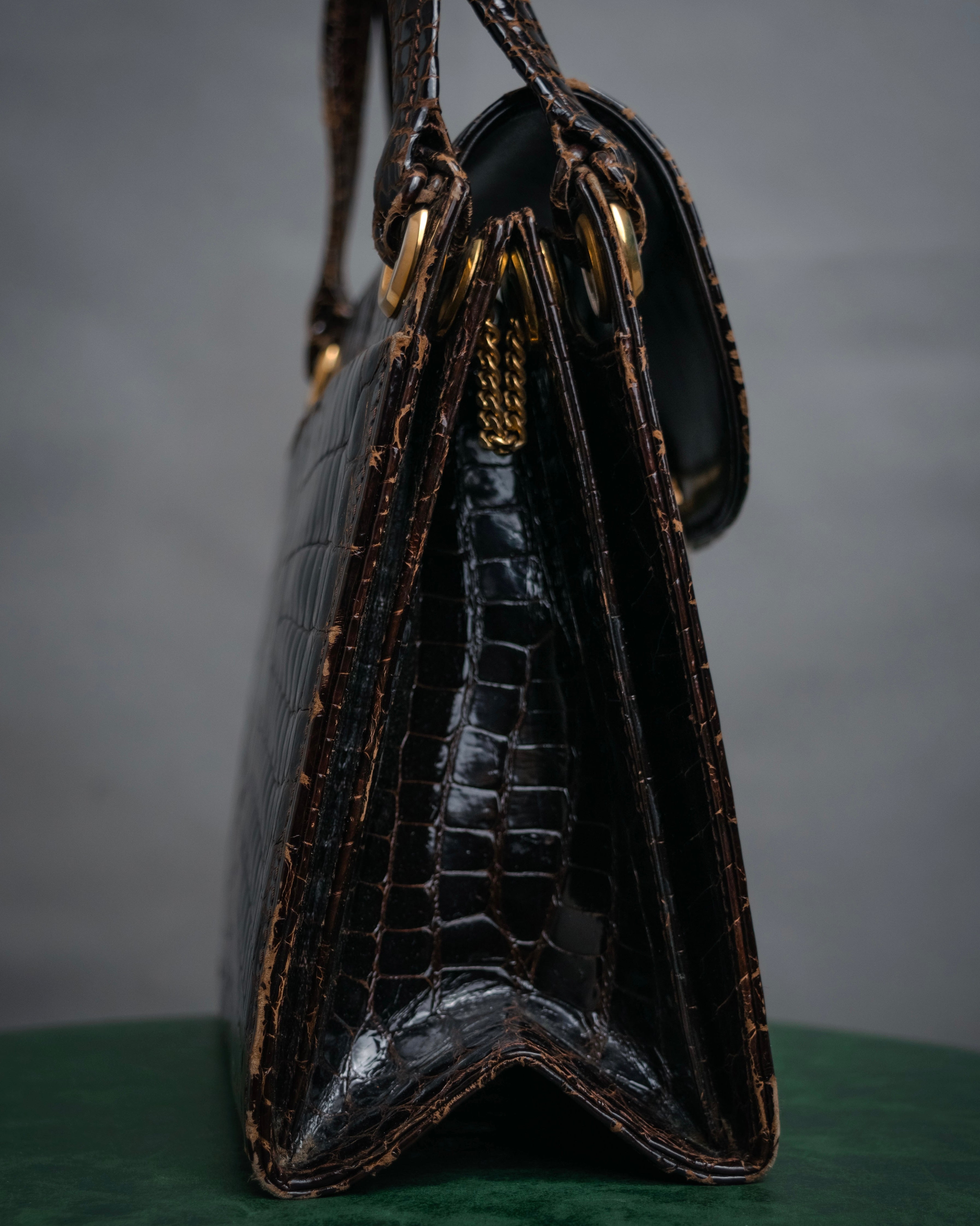 –SPECIAL– “GUCCI” 50’s-60’s Crocodile leather top handle bag