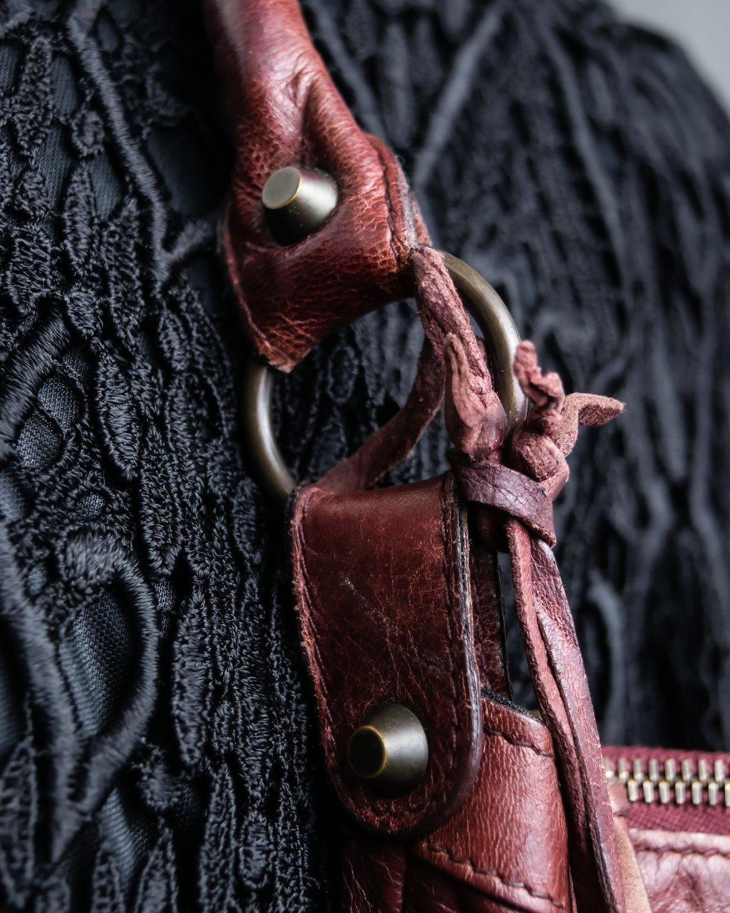 “BALENCIAGA” The Day leather one shoulder bag (burgundy)