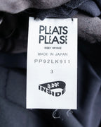 "PLEATS PLEASE ISSEY MIYAKE" 

Meander sleeveless tops