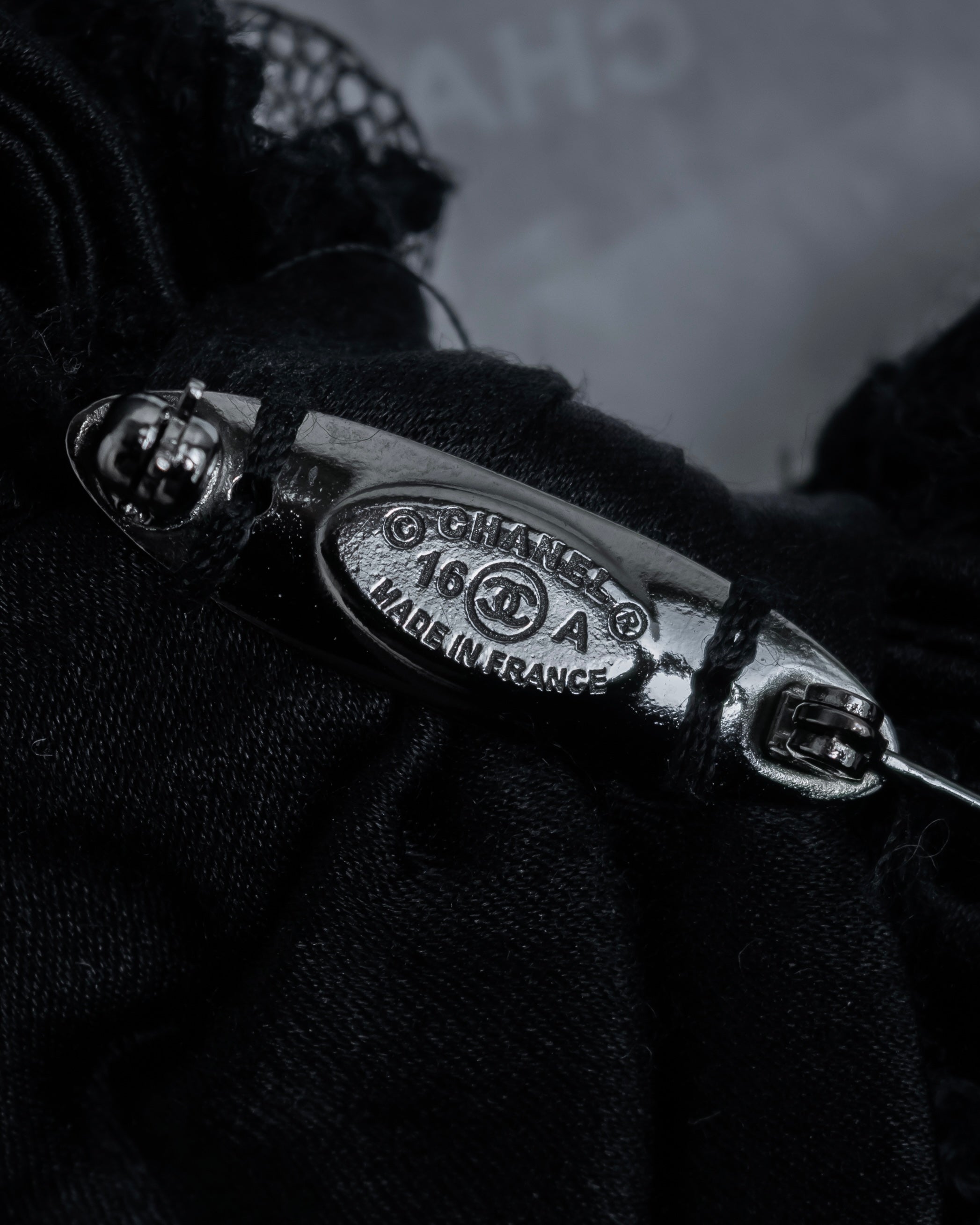 "CHANEL" 16AW Tulle lace design ribbon brooch