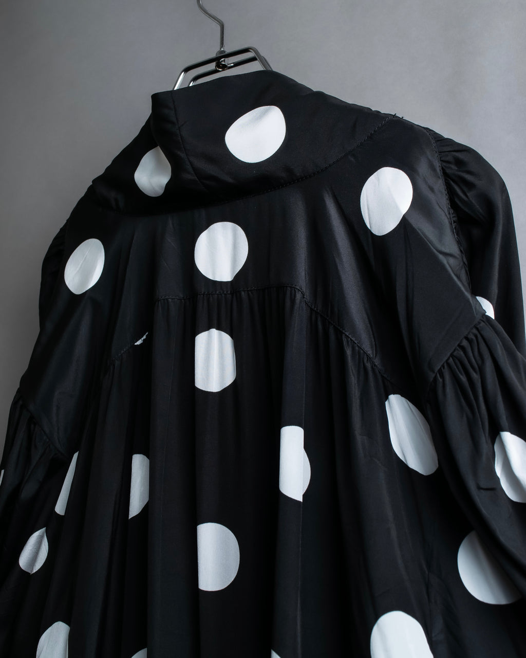 "BALENCIAGA" Polka dot flying squirrel silhouette bow tie dress