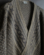 "Vintage geometric pattern V-neck knit"