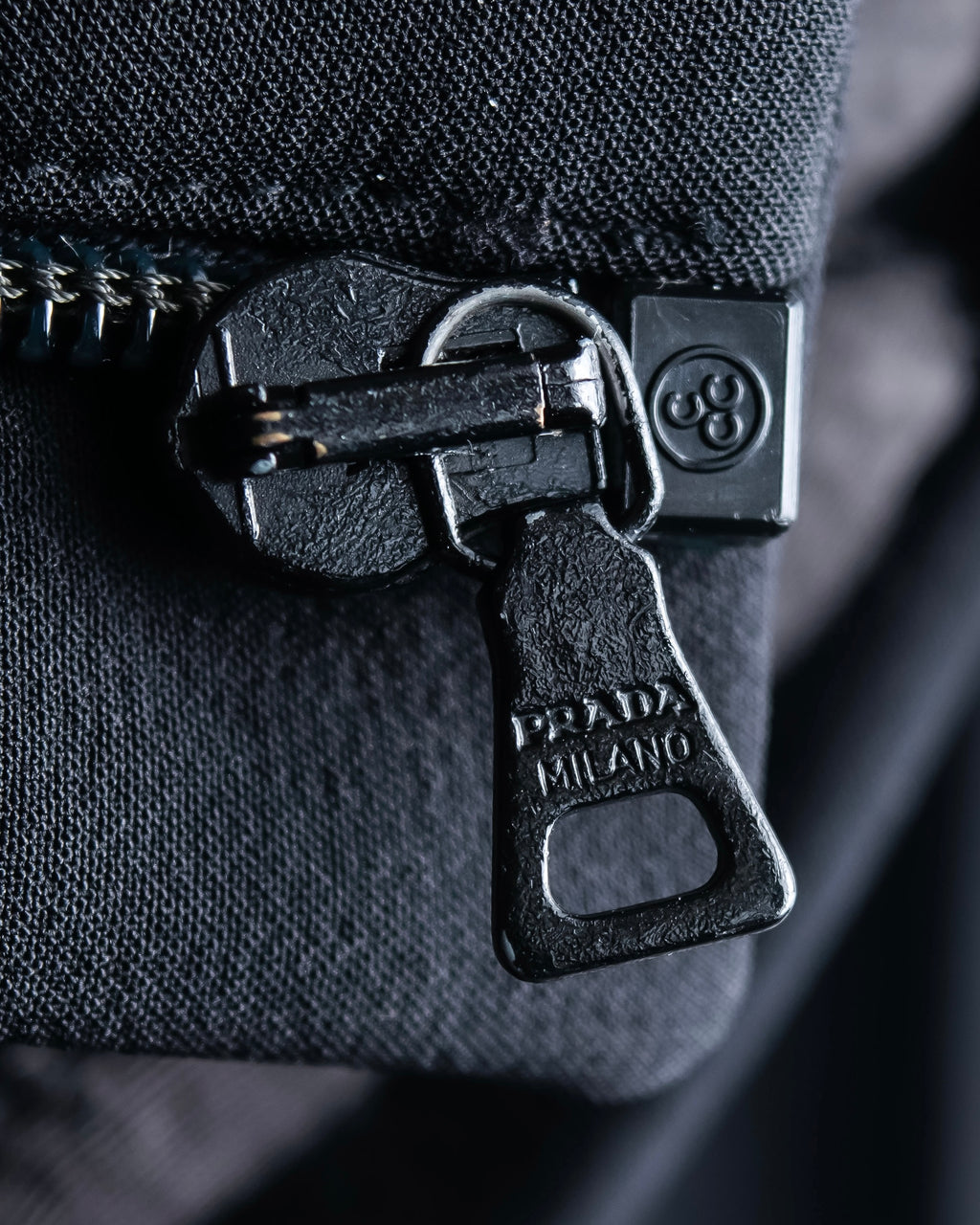 "PRADA" Waist shaped zipper jacket