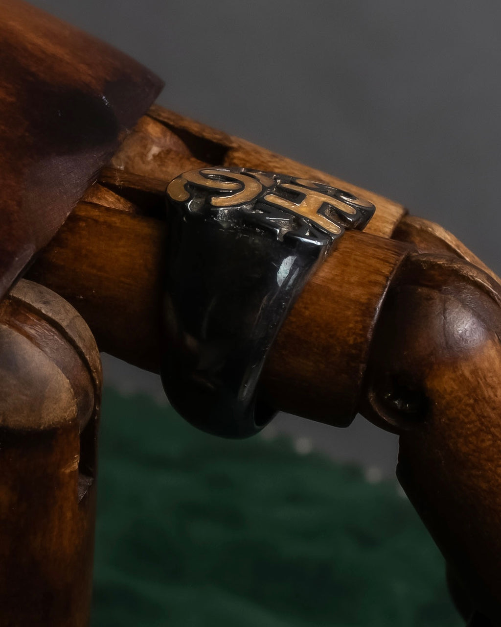 "CHANEL" Typography logo design round ring