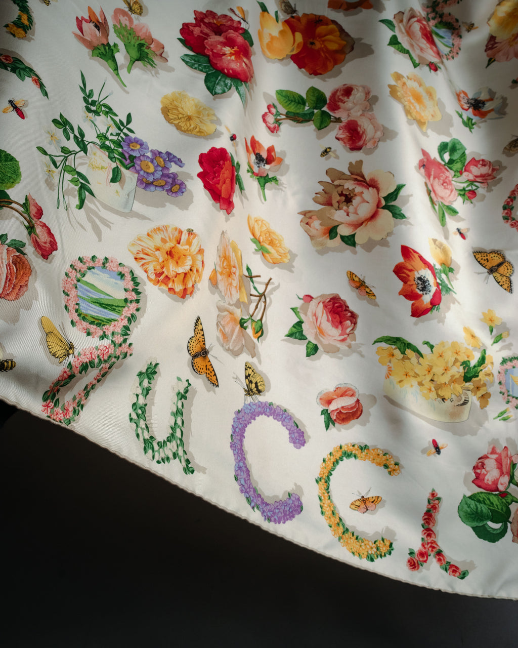 “GUCCI” 80’s-90’s Floral logo silk scarf