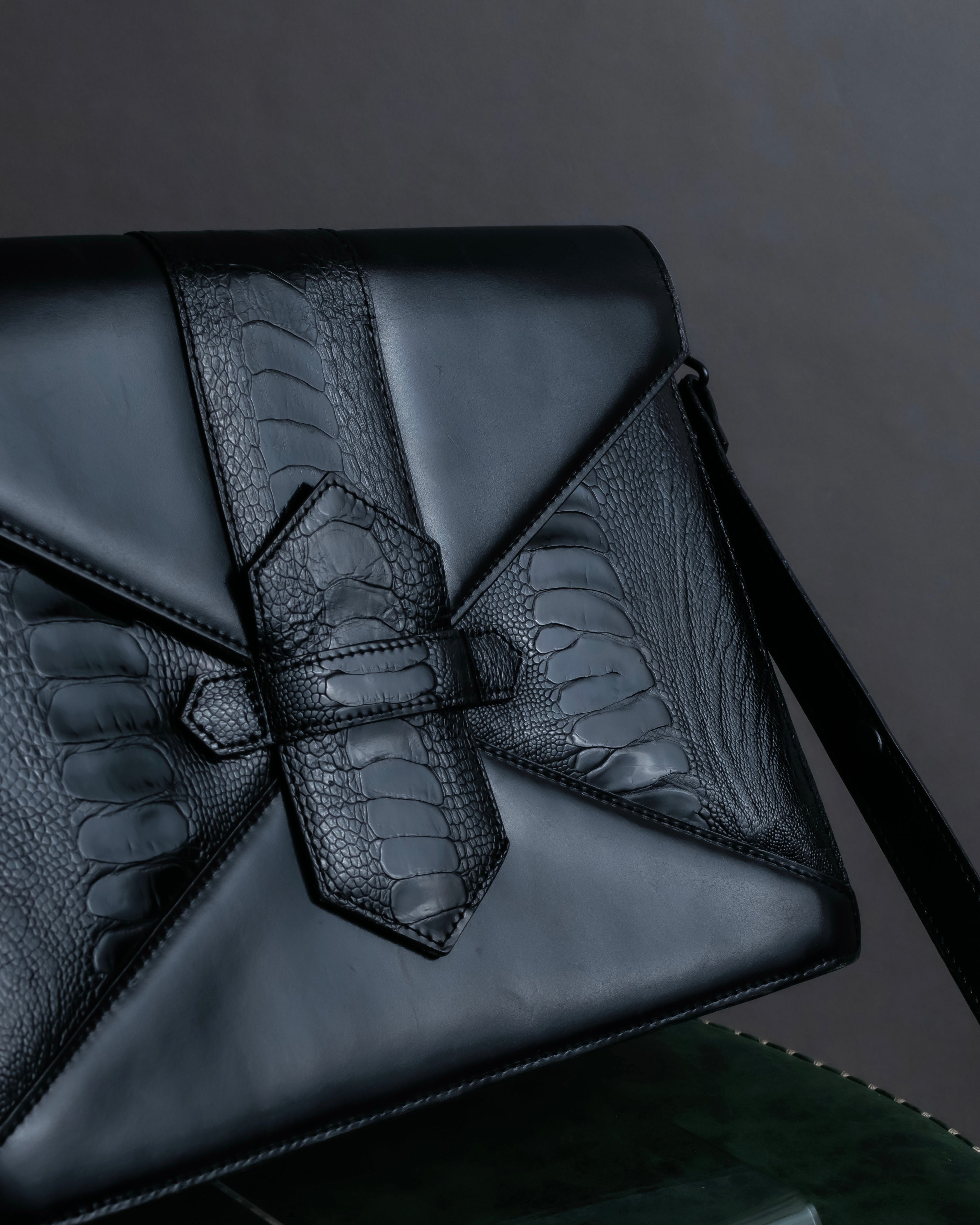 "YVES SAINT LAURENT" Crocodile embossed combination design leather bag