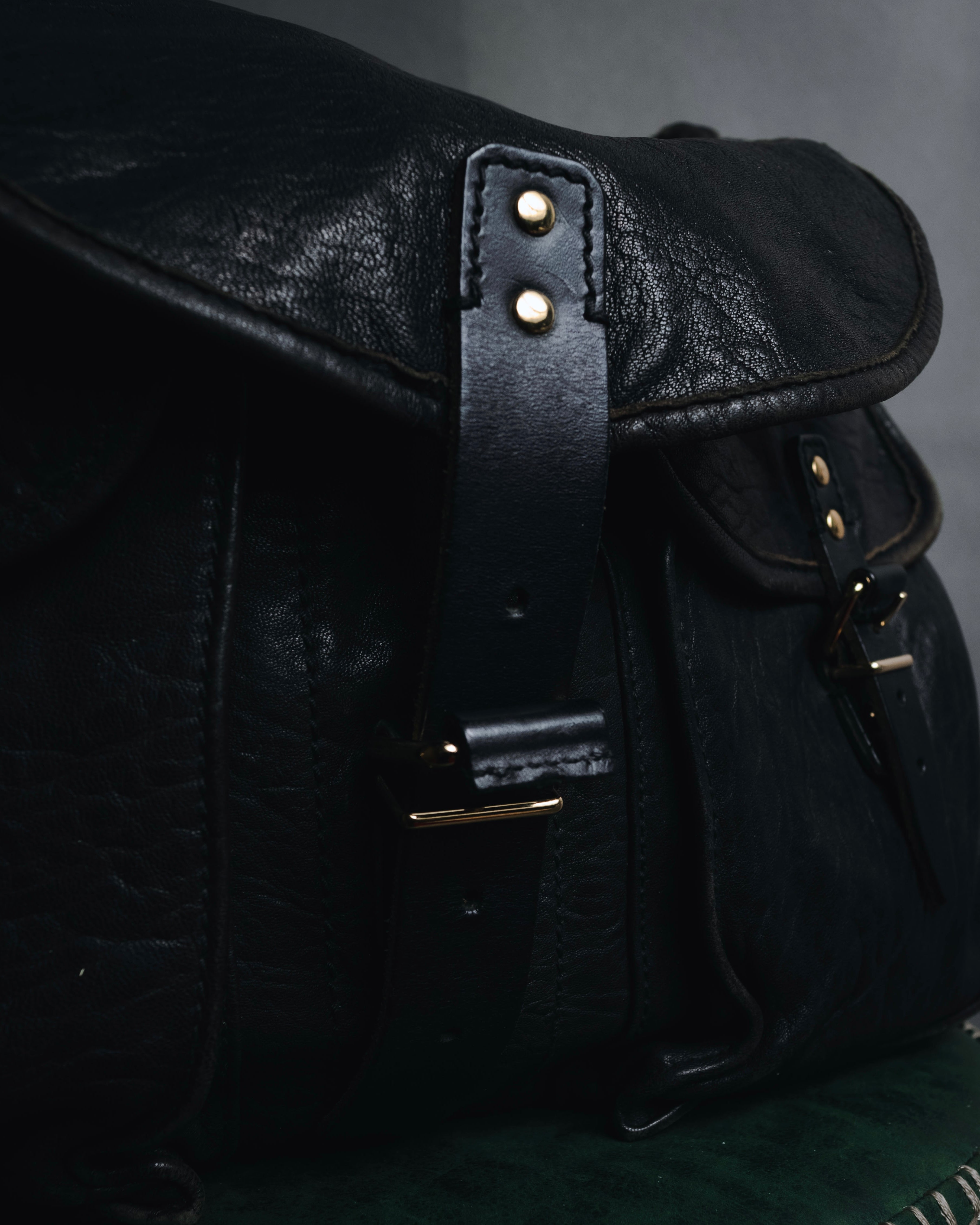 –SPECIAL– "BALENCIAGA"
2006-2010 Antique agneau leather messenger bag