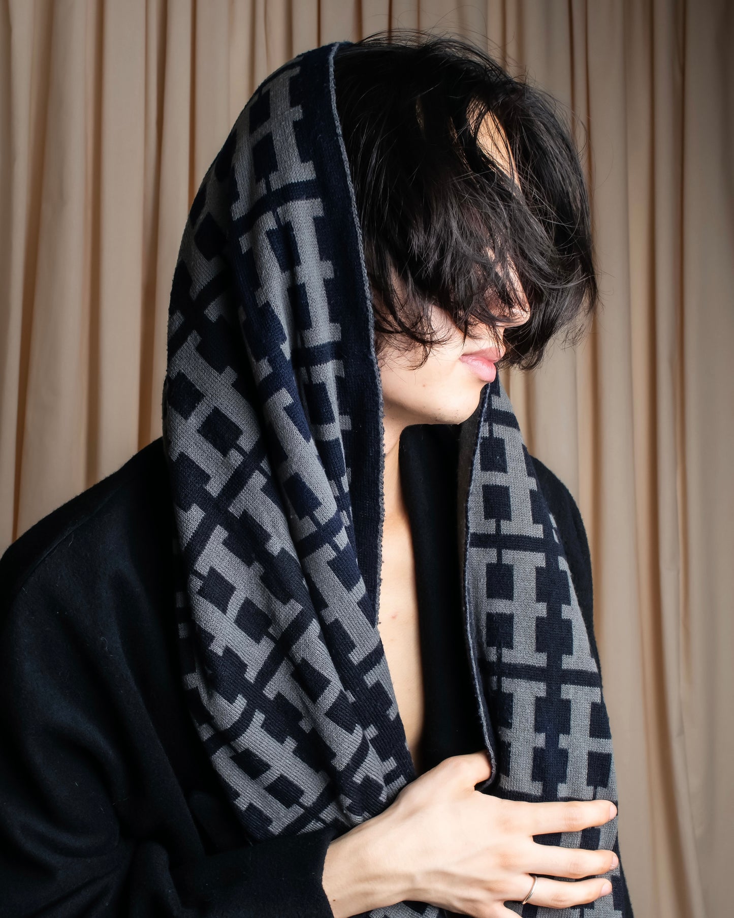 "HERMES" H pattern monotone color long stole