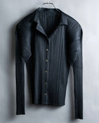 "PLEATS PLEASE ISSEY MIYAKE"
Features sleeve open collar blouse