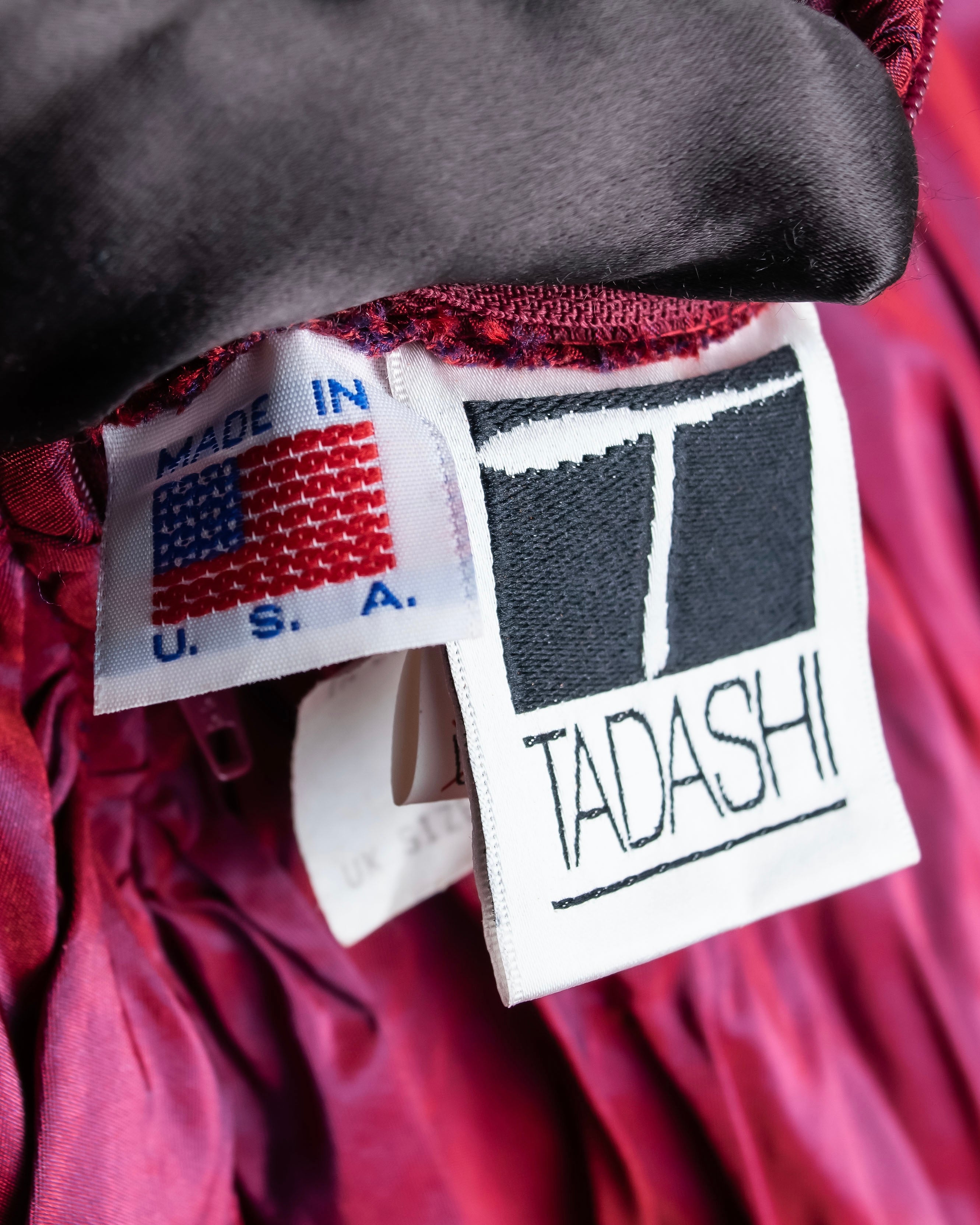 "TADASHI SHOJI" Beautiful color design dress