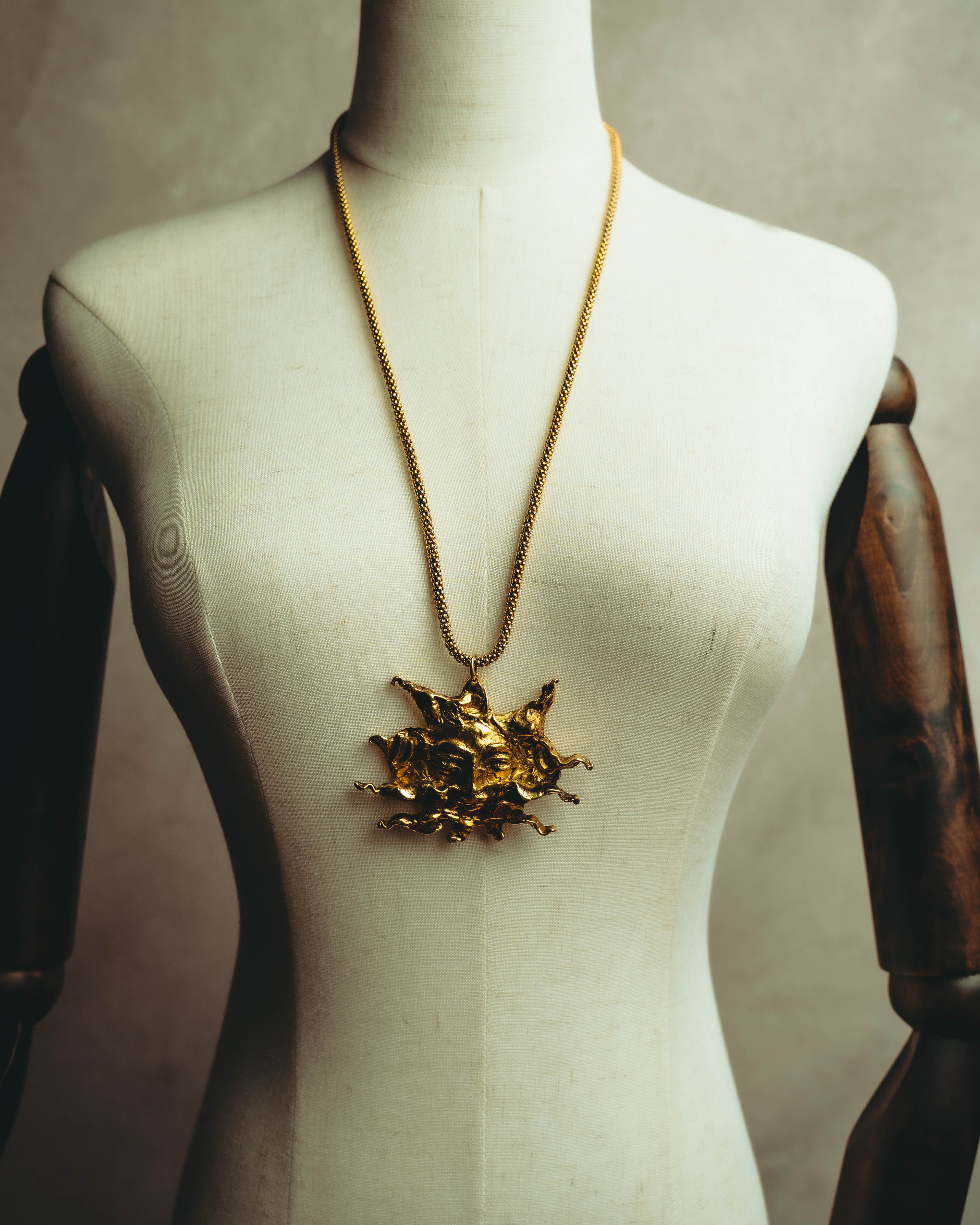 -SPECIAL- “HERMÈS” 90’s Sun face sculptural pendant necklace