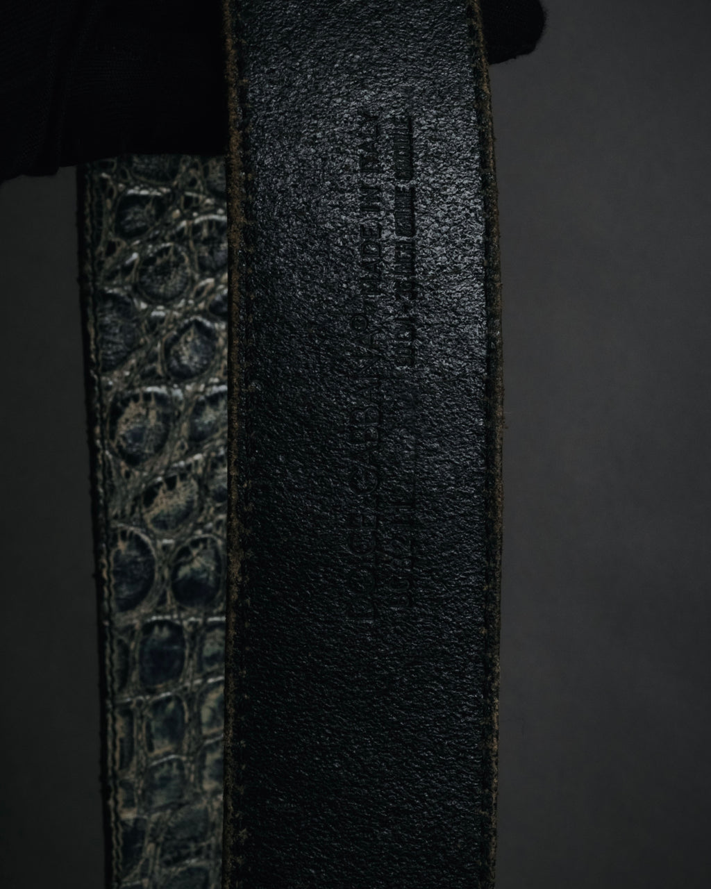 "DOLCE & GABBANA" 2003-08 Distressed croc-embossed hammered buckle belt