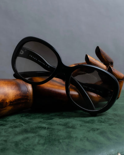 "PRADA" Logo engraved black round frame sunglasses