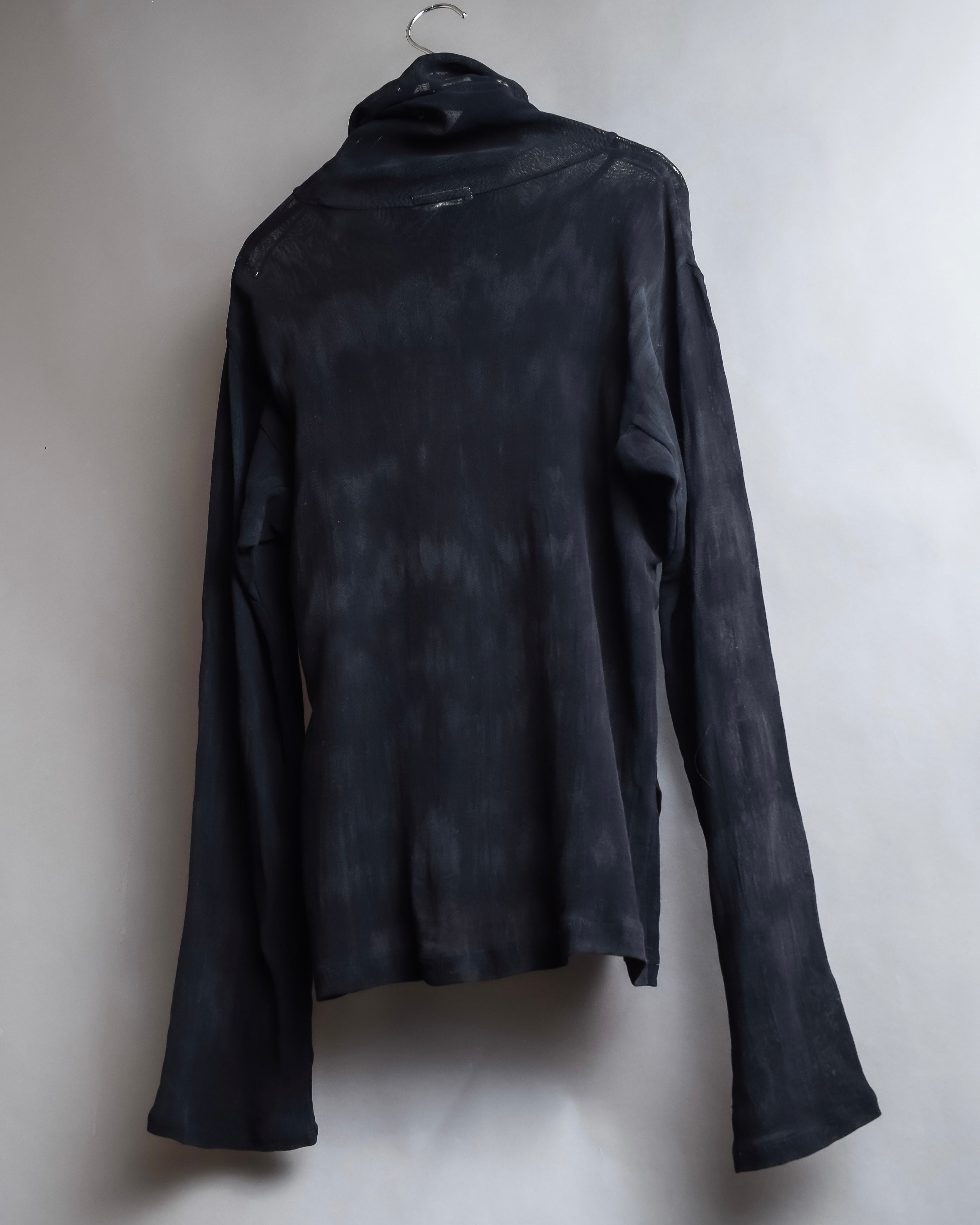 "ISSEY MIYAKE" Layered design high neck delicate knit